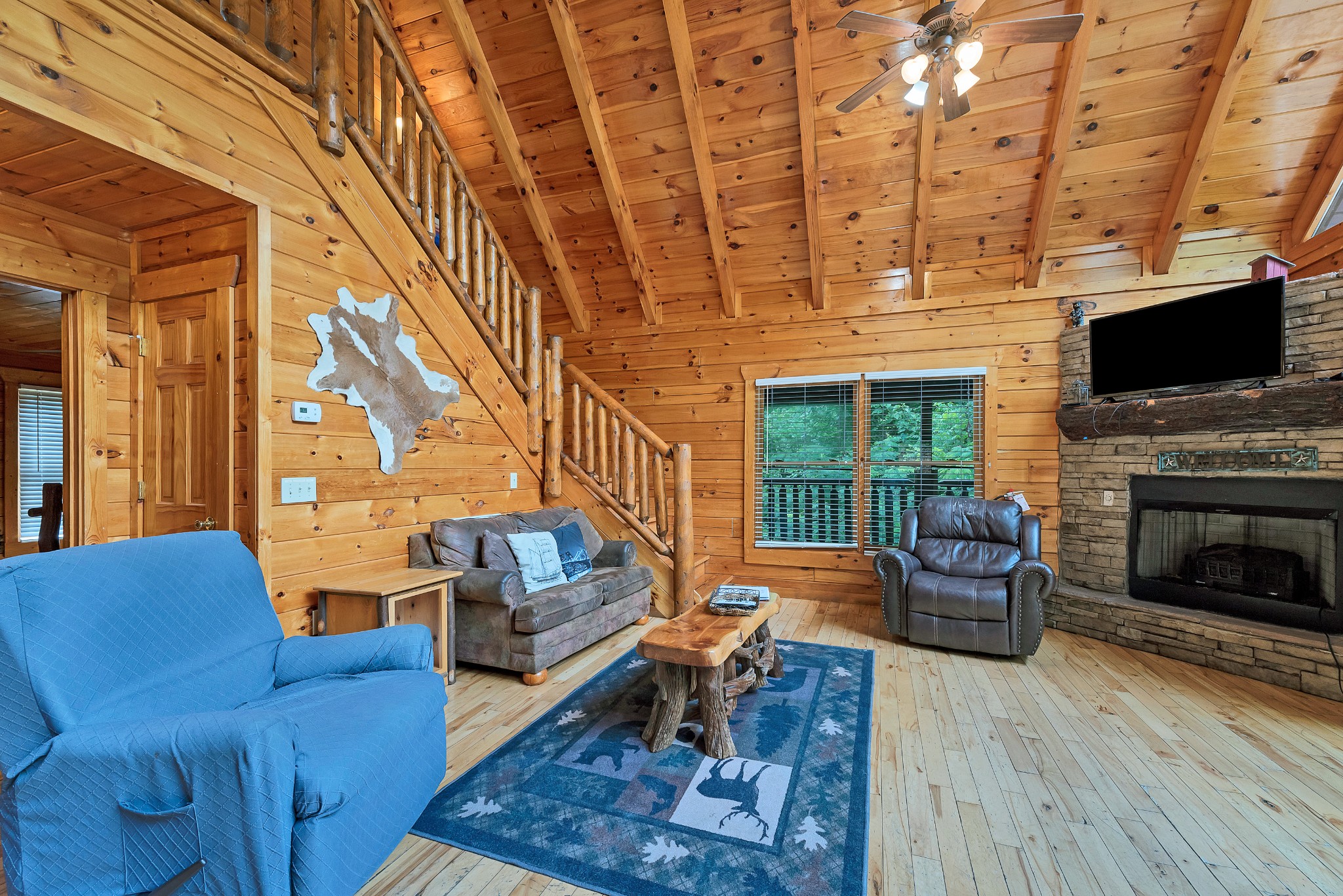 Listing photo id 4 for 8564 Spartan Drive