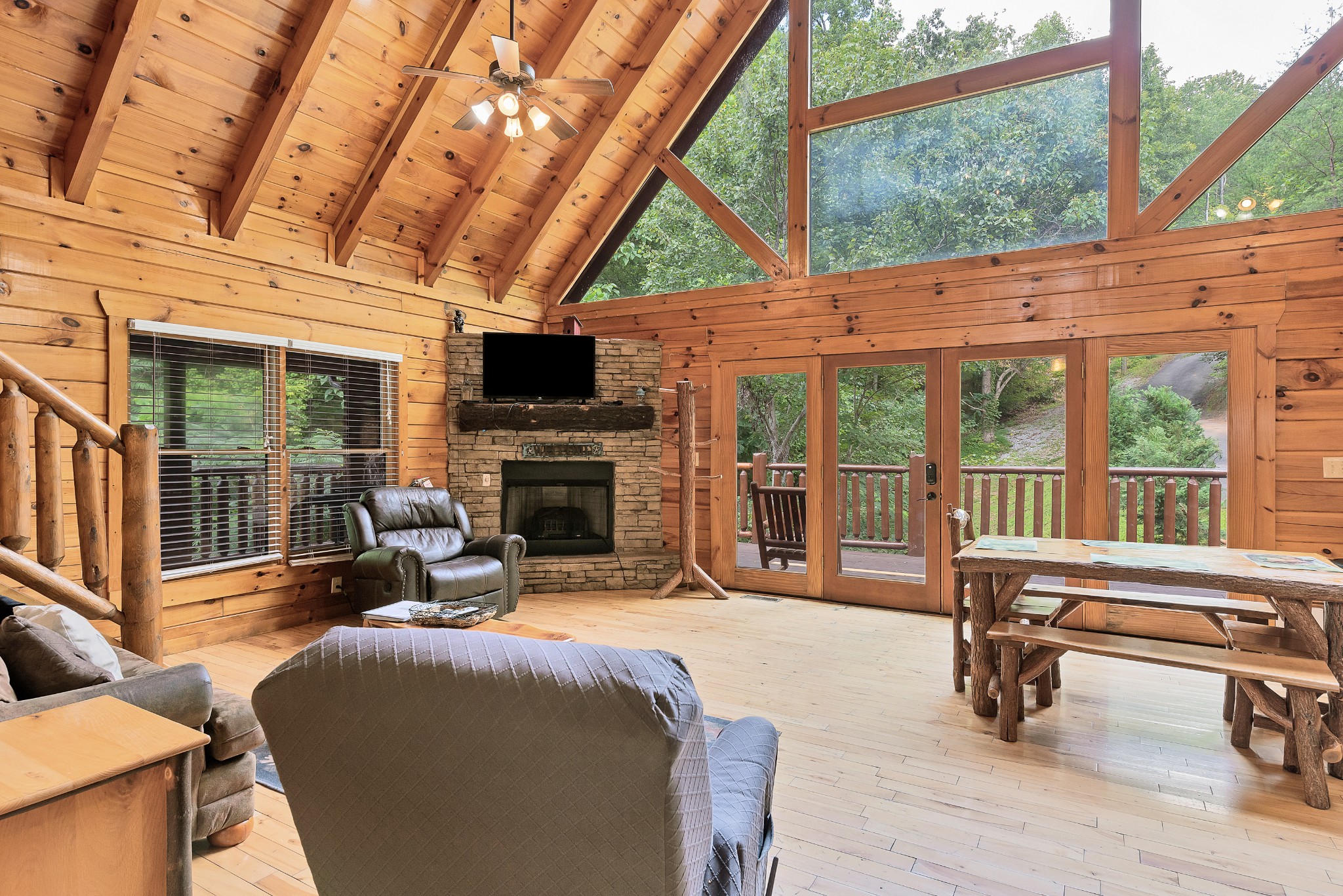 Listing photo id 5 for 8564 Spartan Drive
