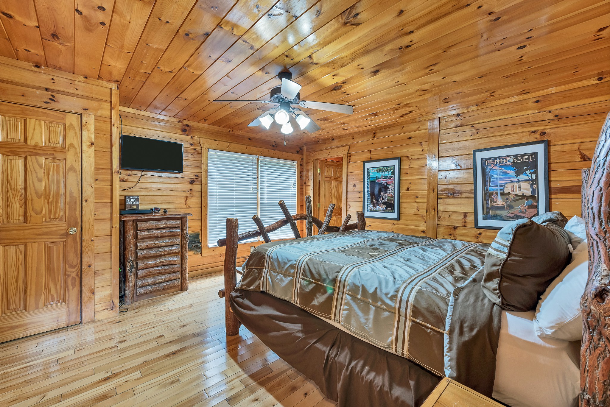 Listing photo id 6 for 8564 Spartan Drive