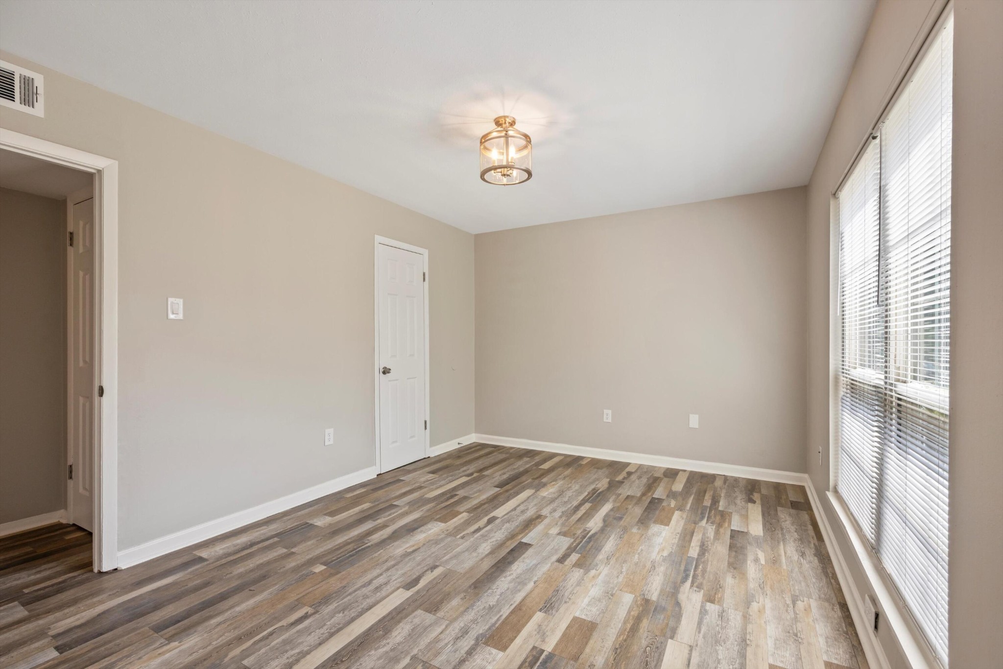 Image 17 of 29 For 4755 39th Street Road
