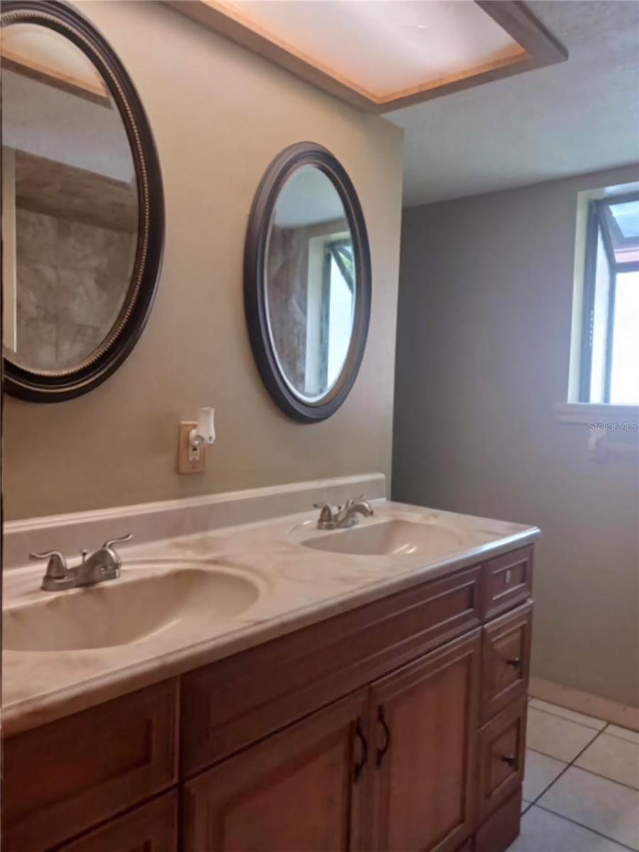Listing photo id 33 for 10851 195th Street