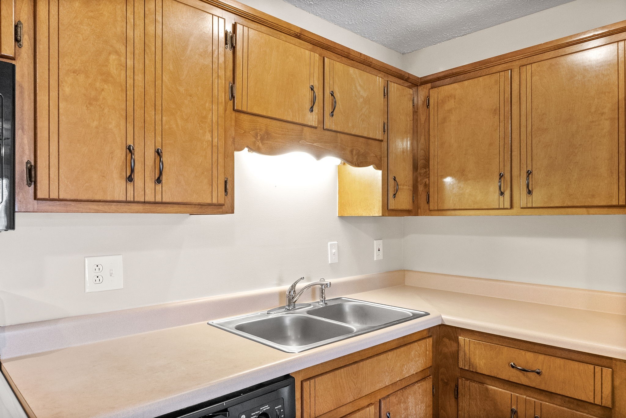 Image 12 of 75 For 7665 96th Avenue Road