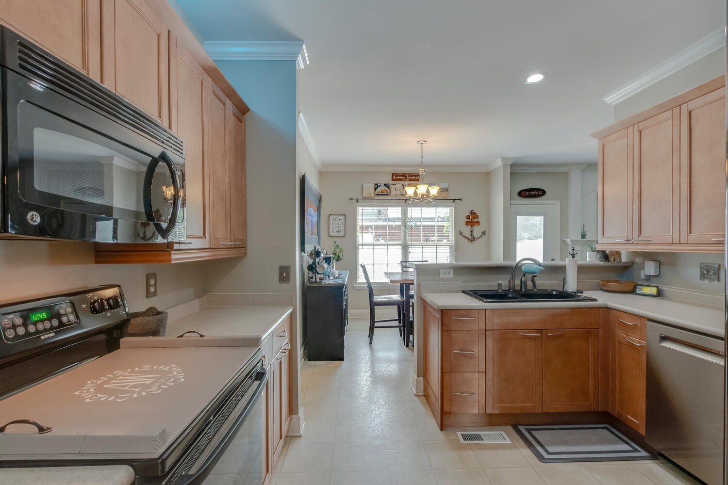Image 8 of 42 For 8393 110th Street