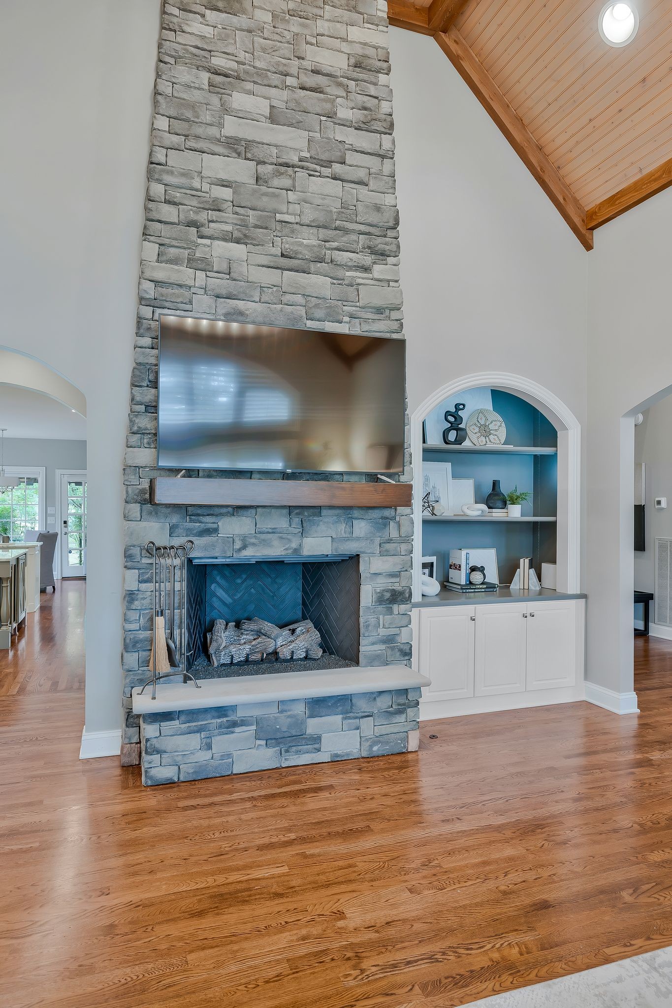 Listing photo id 9 for 5045 Triple Eagle Path