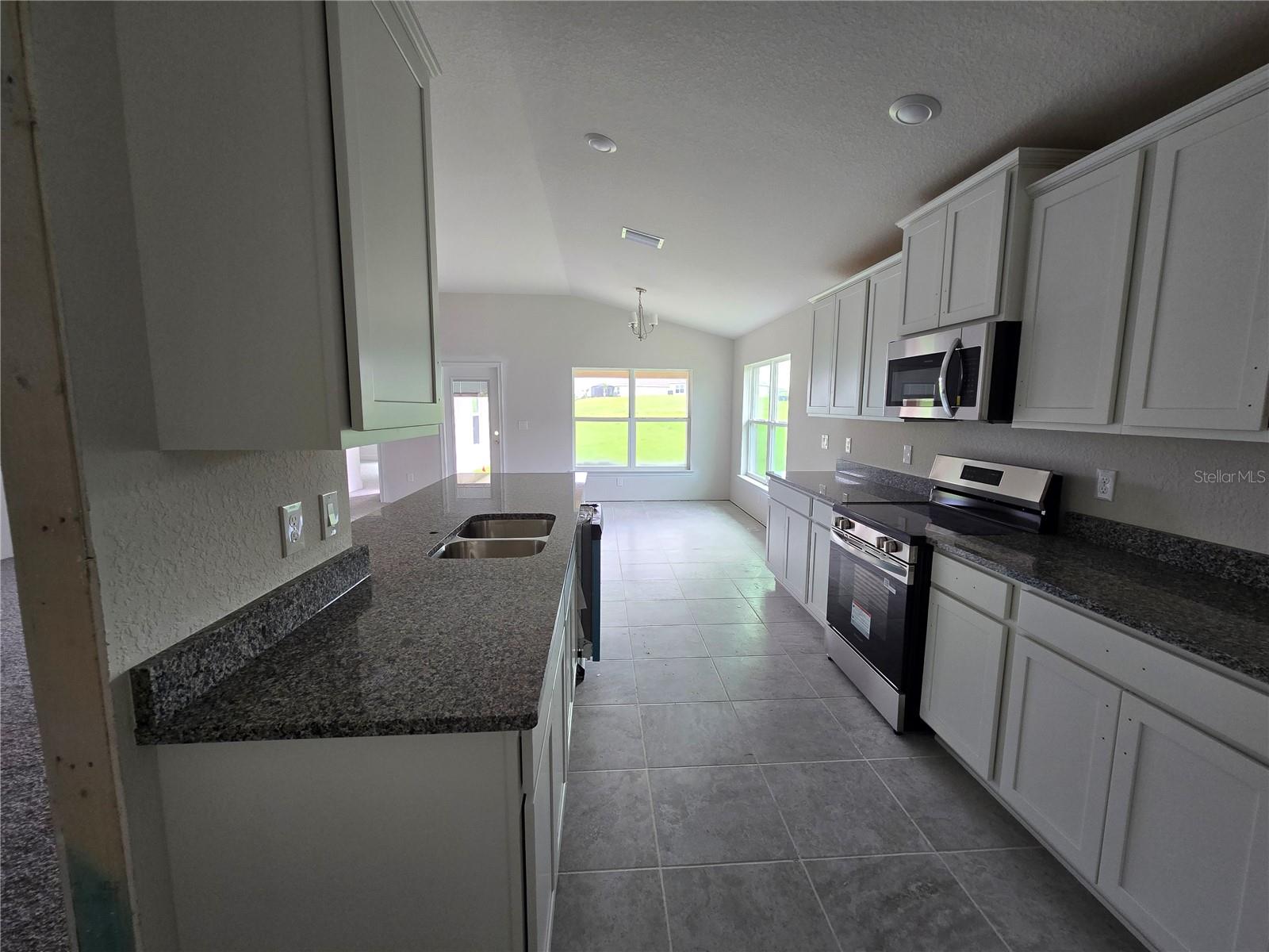 Image 15 of 39 For 310 Rexford Drive