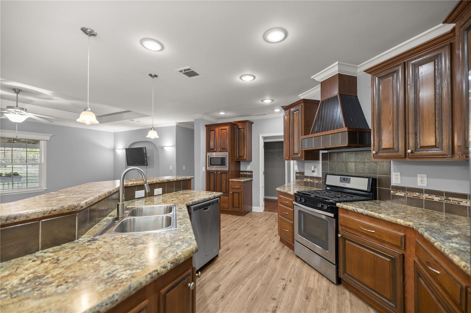 Image 12 of 42 For 11590 52nd Street