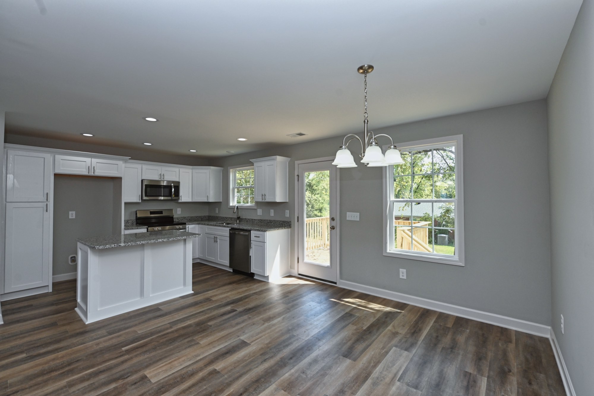 Listing photo id 8 for 253 Twisted Oaks Drive