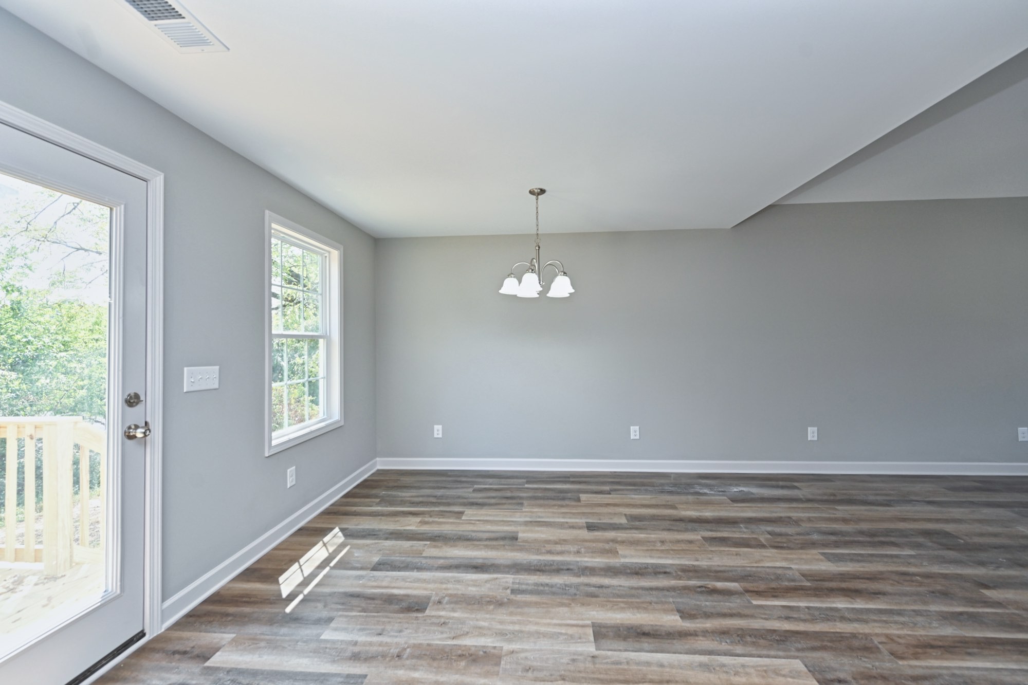 Listing photo id 13 for 253 Twisted Oaks Drive