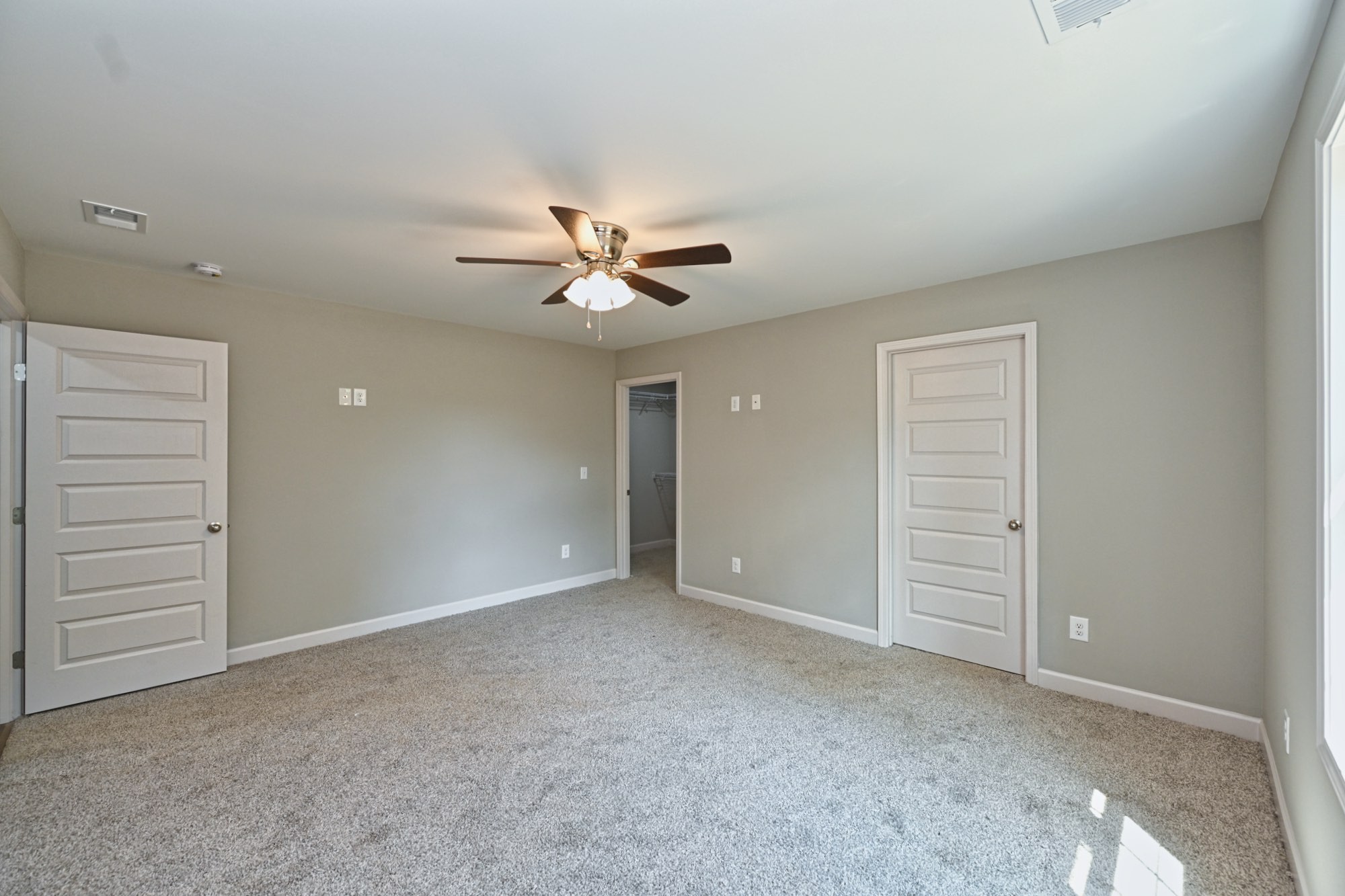 Listing photo id 14 for 253 Twisted Oaks Drive