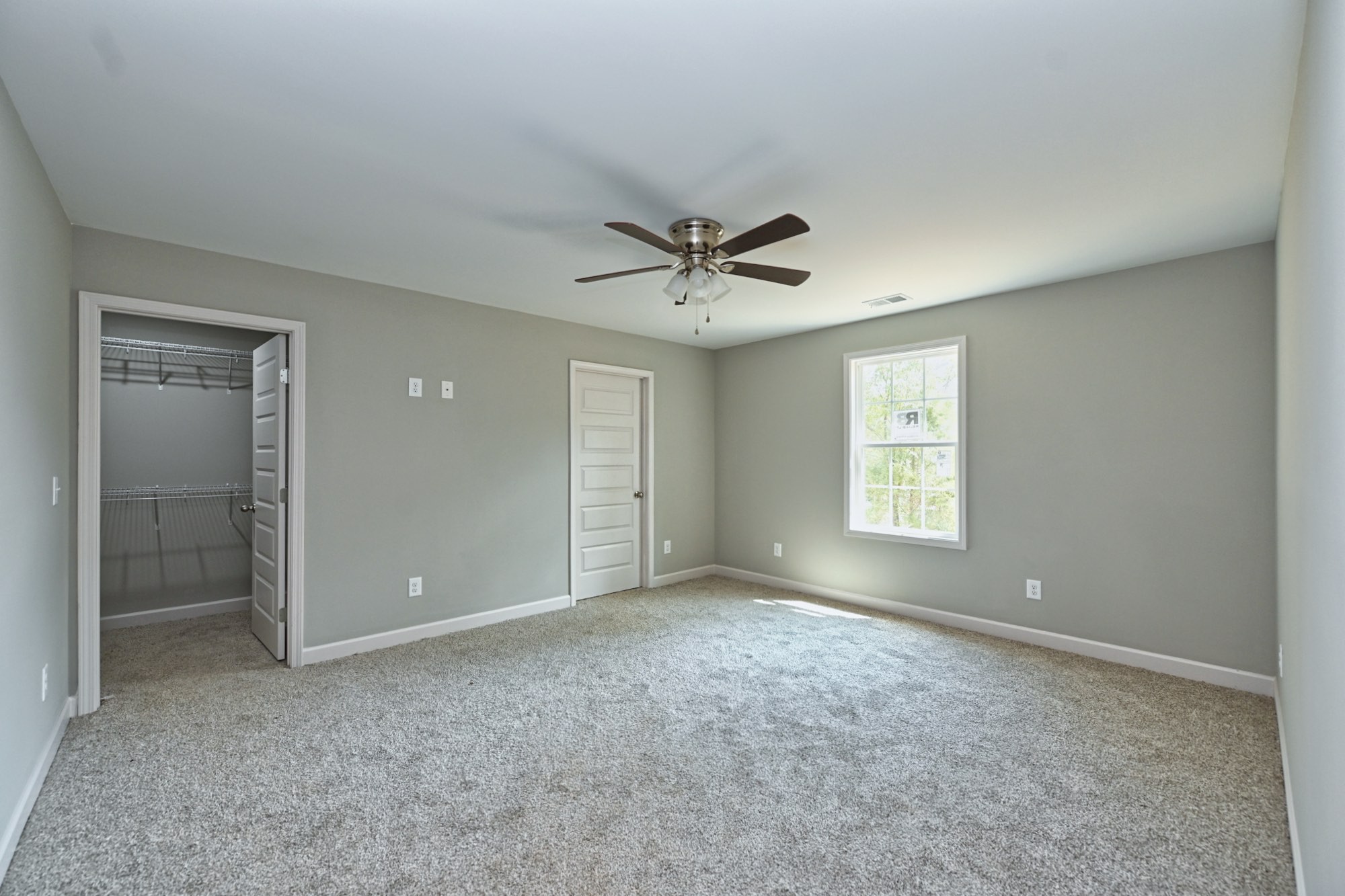 Listing photo id 15 for 253 Twisted Oaks Drive