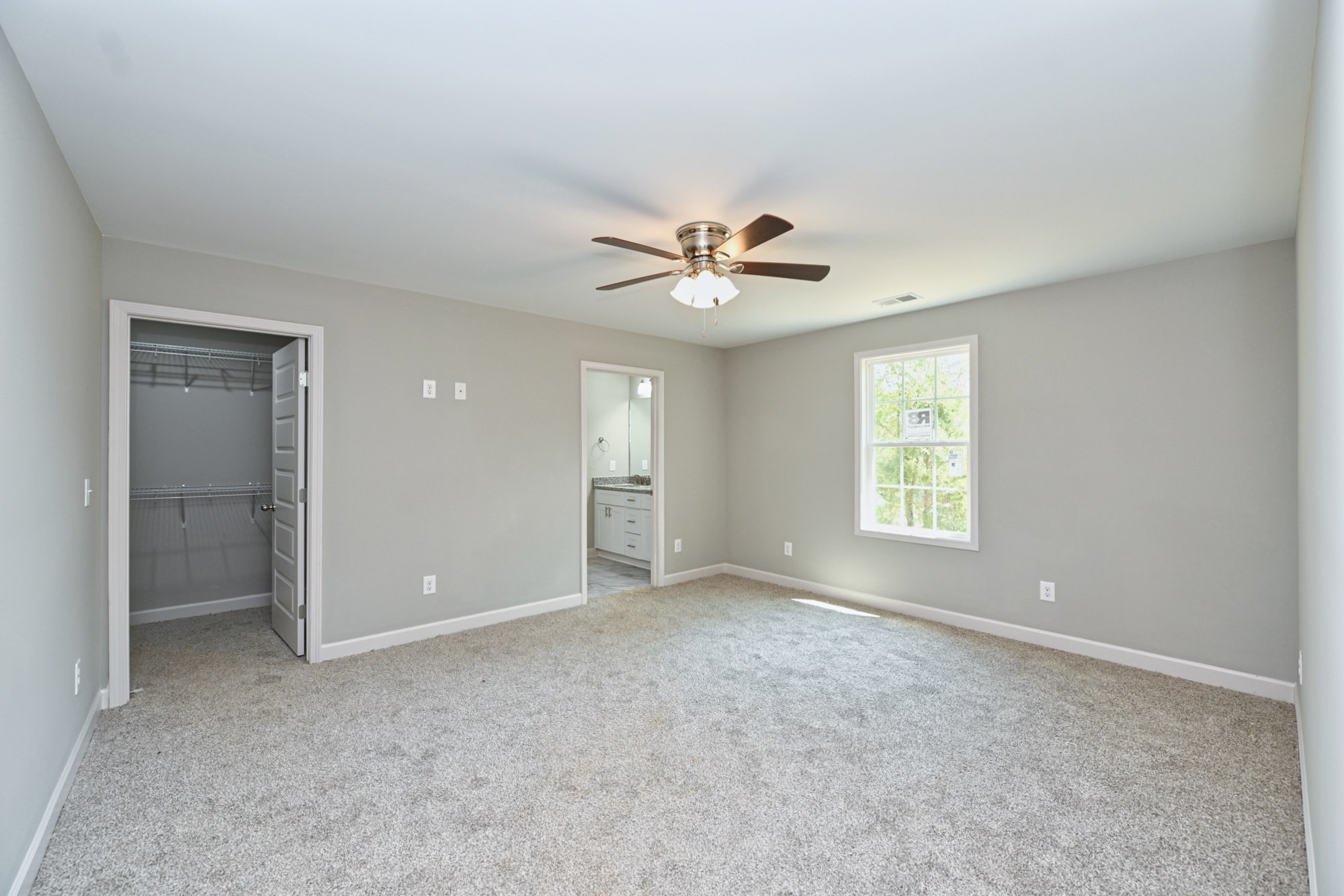Listing photo id 17 for 253 Twisted Oaks Drive