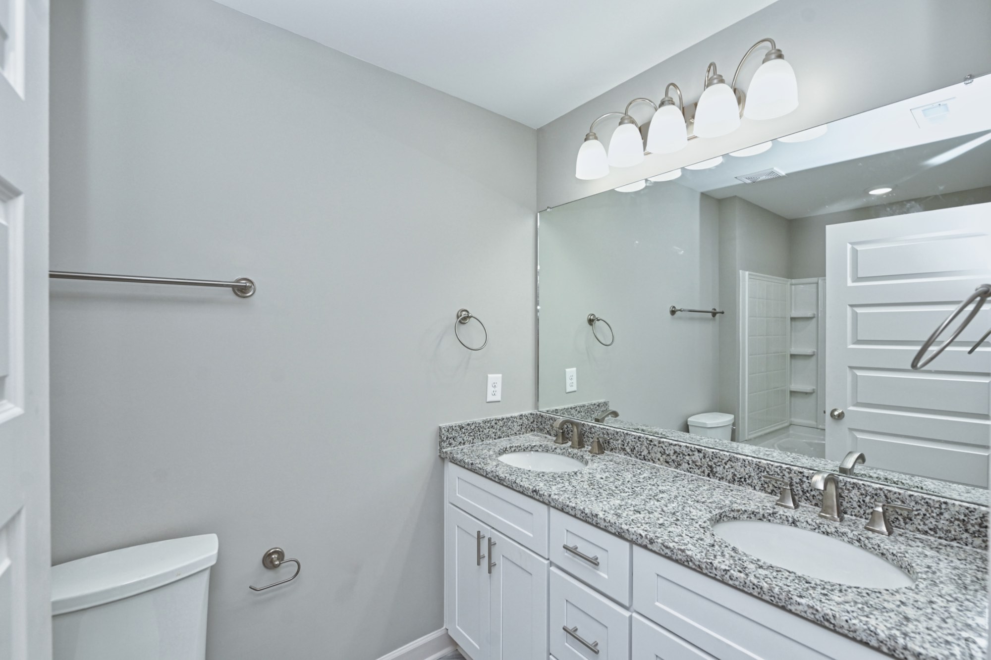 Listing photo id 18 for 253 Twisted Oaks Drive
