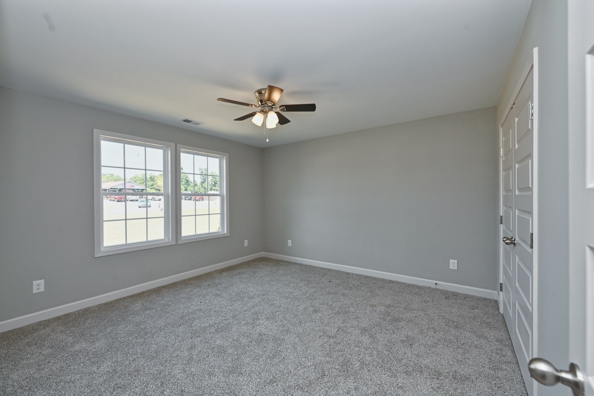 Listing photo id 20 for 253 Twisted Oaks Drive