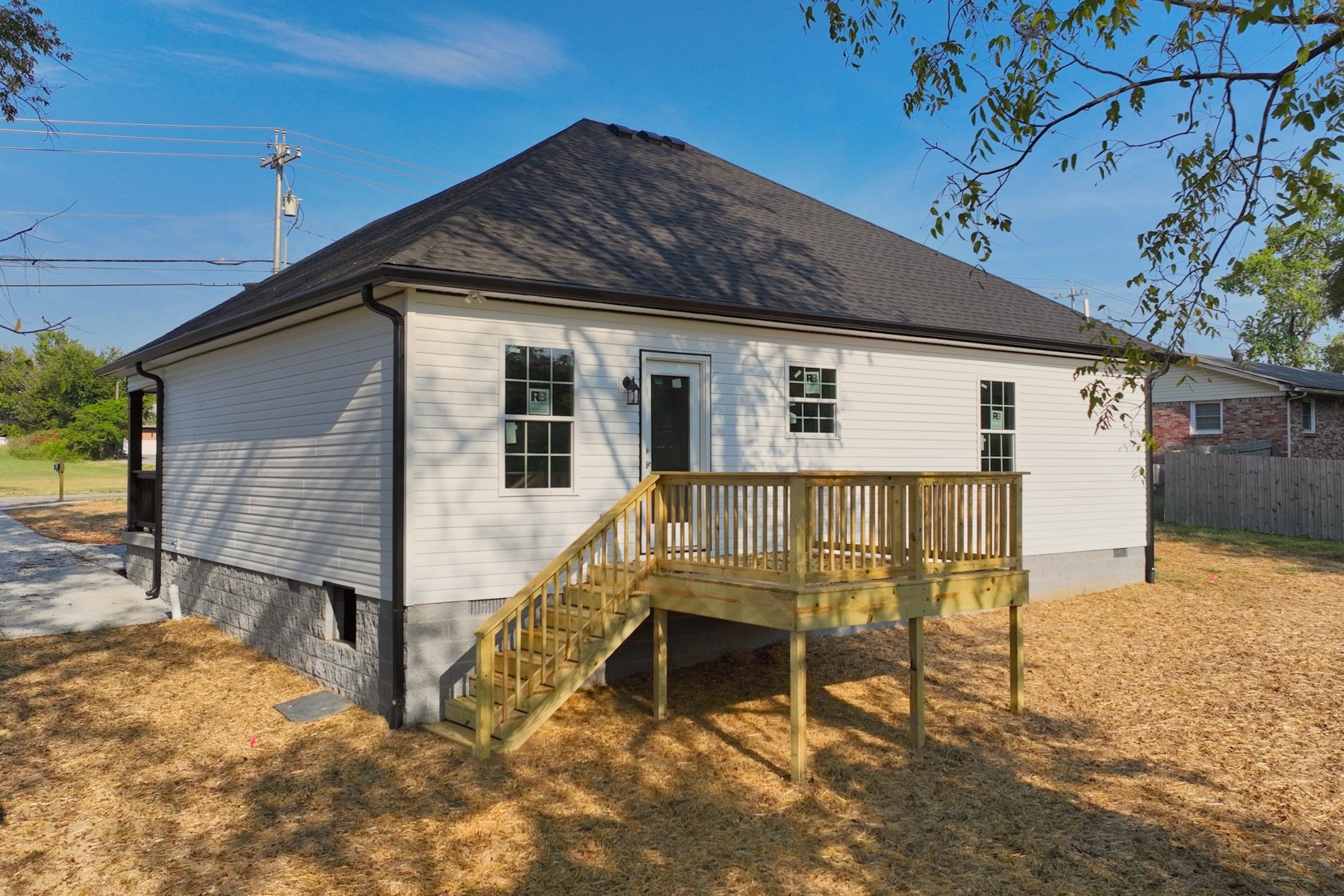 Listing photo id 23 for 253 Twisted Oaks Drive