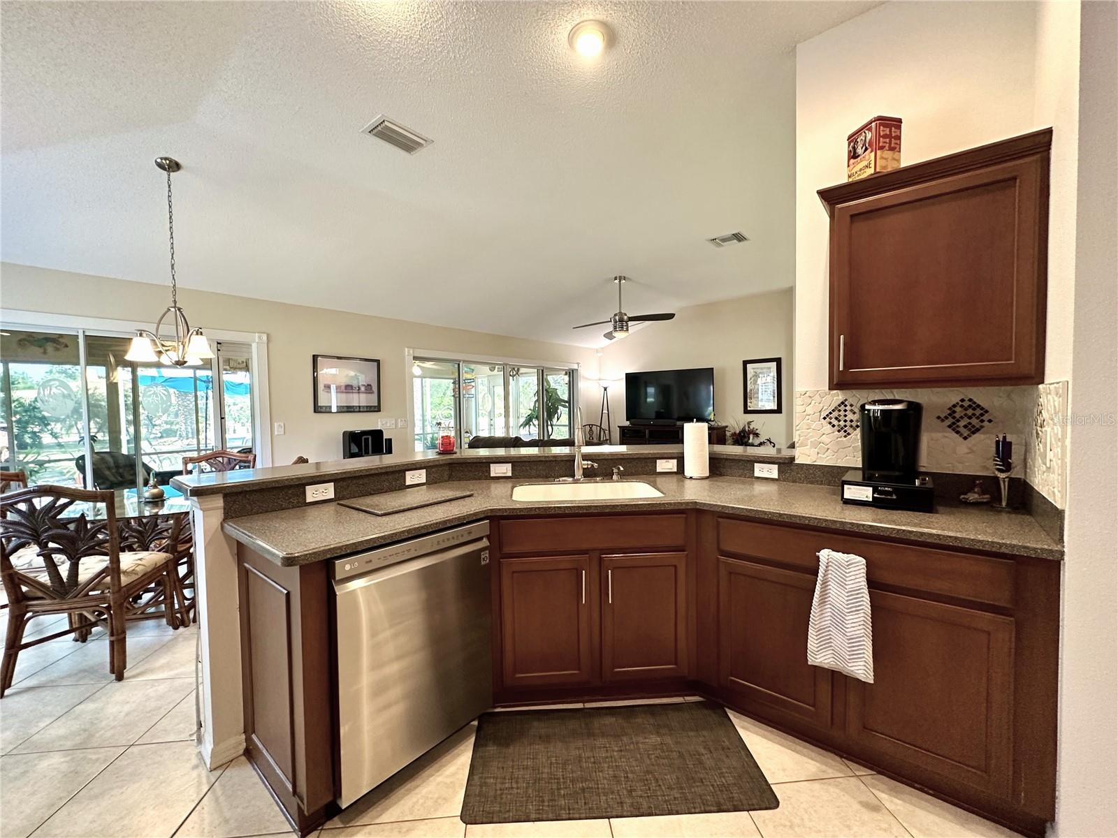 Image 13 of 42 For 867 Castleberry Circle