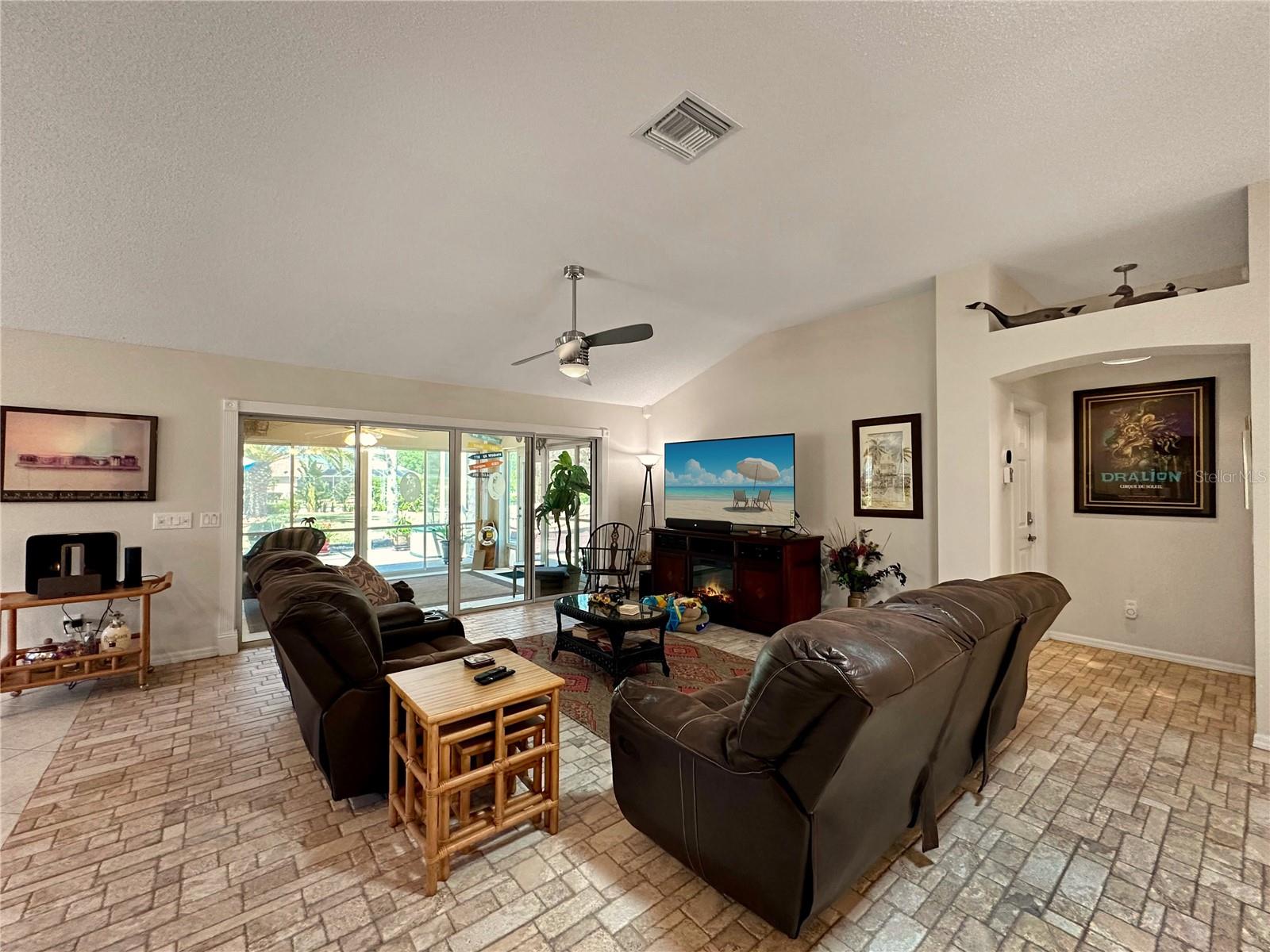Image 3 of 42 For 867 Castleberry Circle