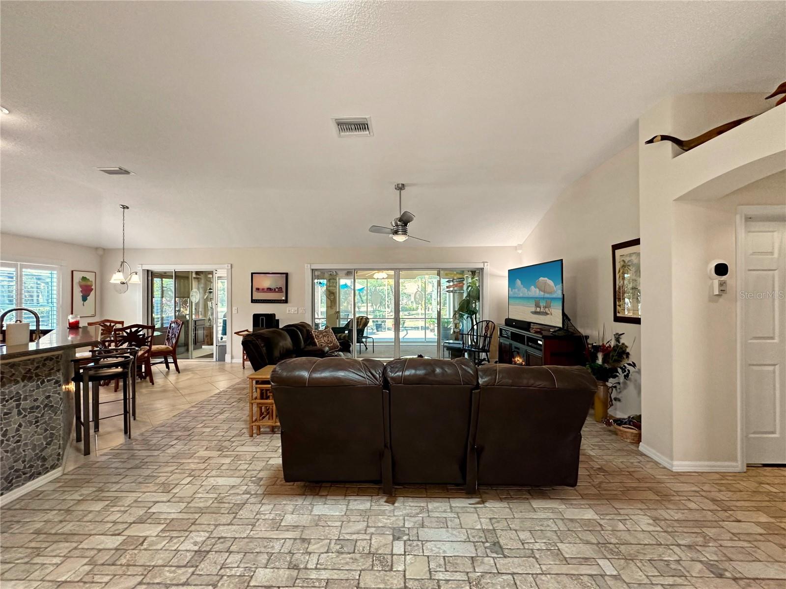Image 4 of 42 For 867 Castleberry Circle