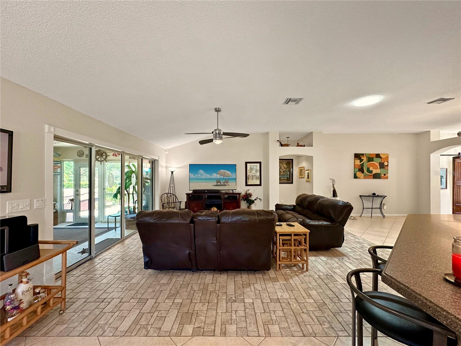 Image 6 of 42 For 867 Castleberry Circle