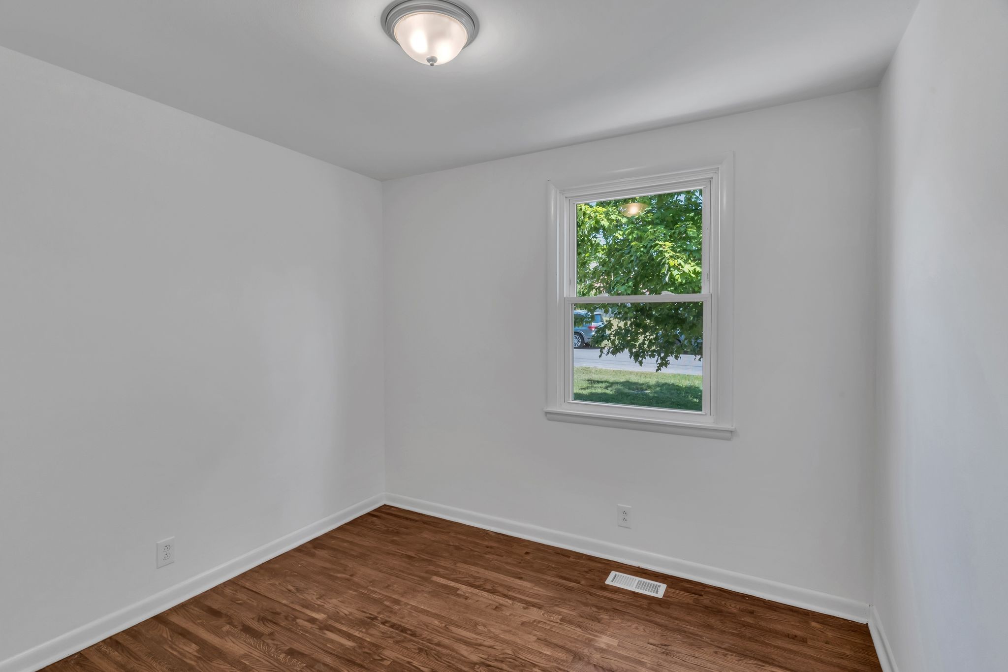 Image 15 of 32 For 1008 Silver Springs Boulevard