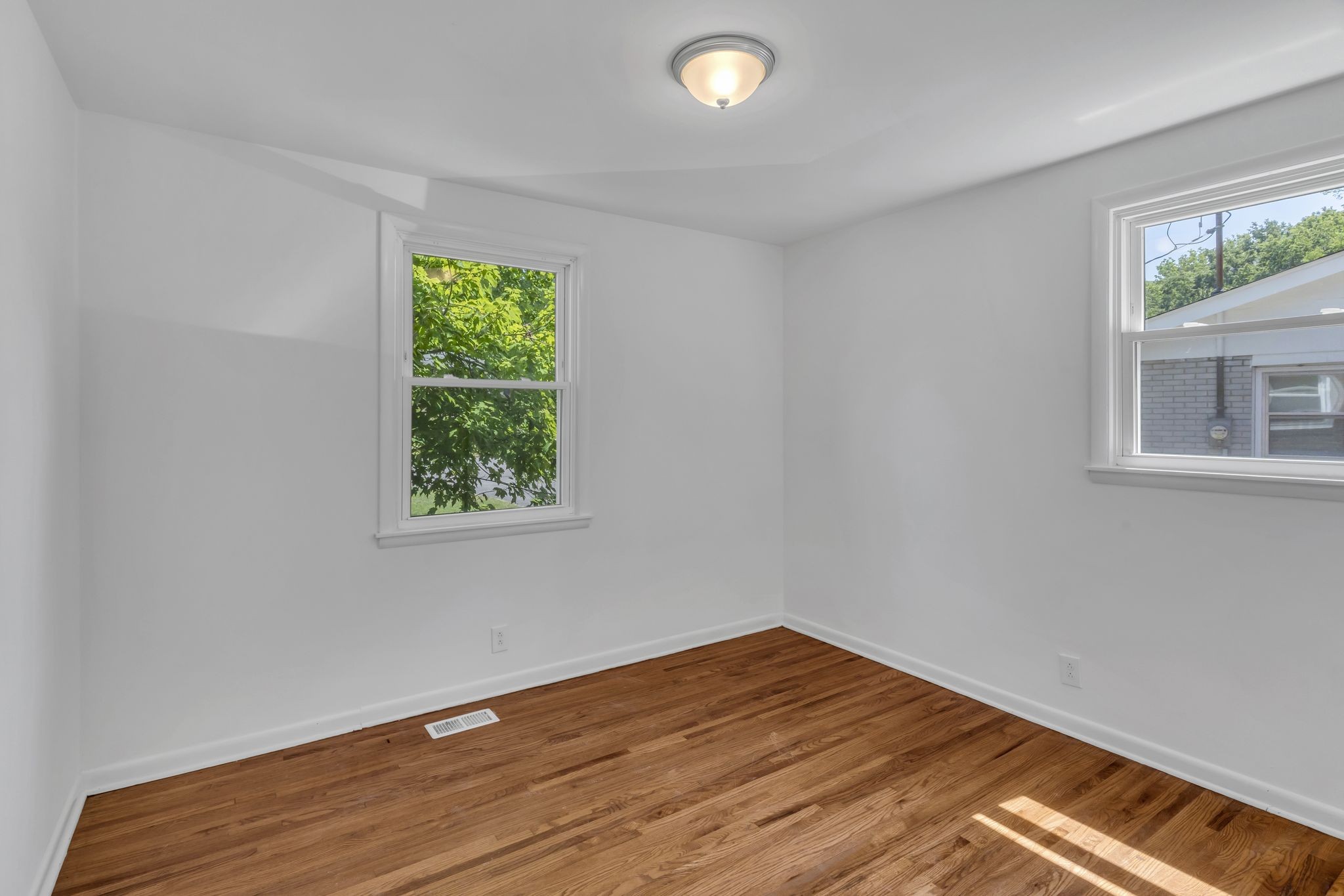 Image 17 of 32 For 1008 Silver Springs Boulevard