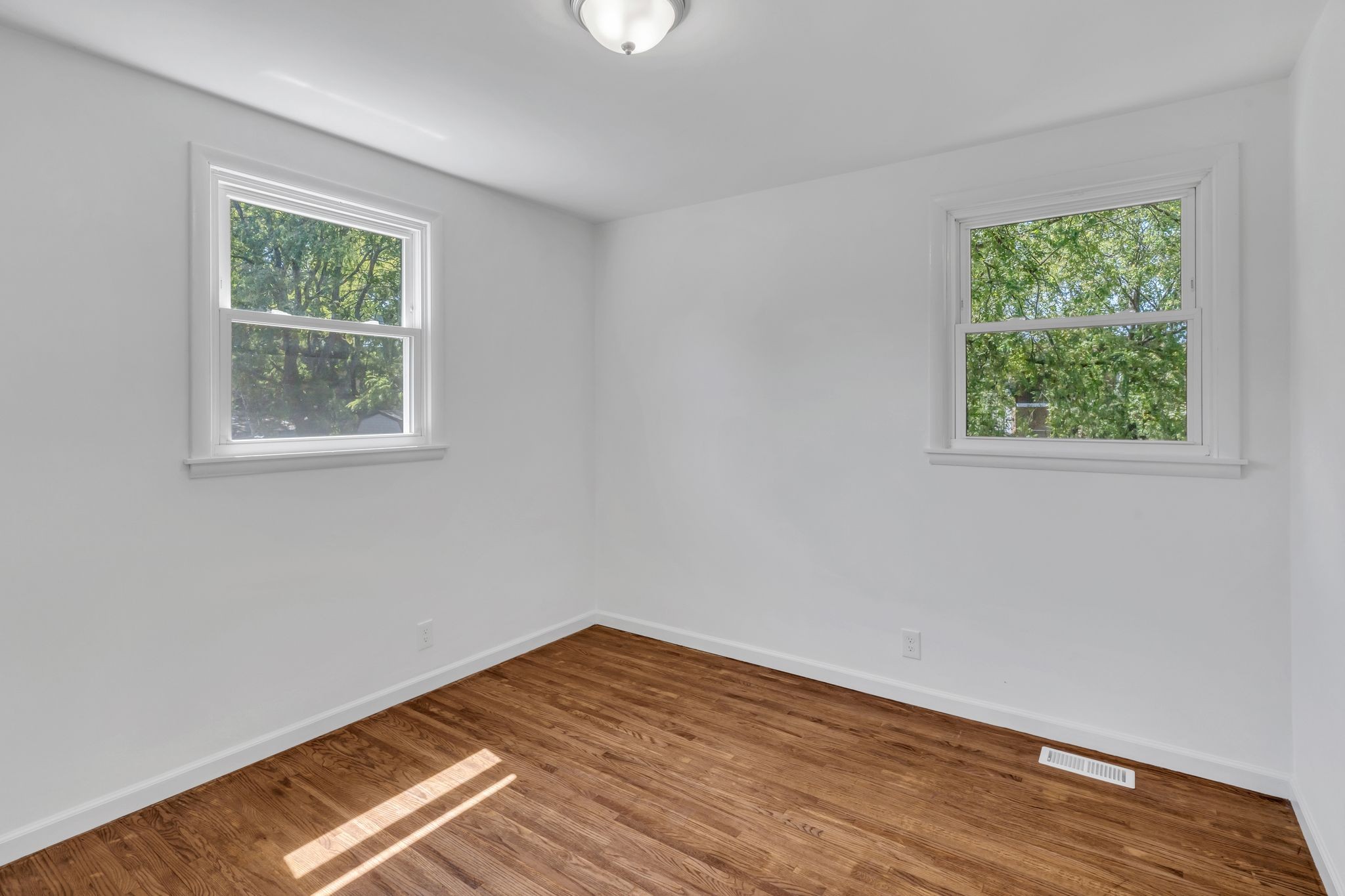 Image 18 of 32 For 1008 Silver Springs Boulevard