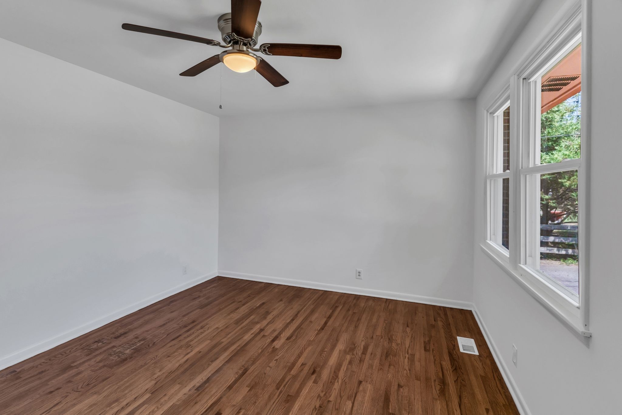 Image 5 of 32 For 1008 Silver Springs Boulevard