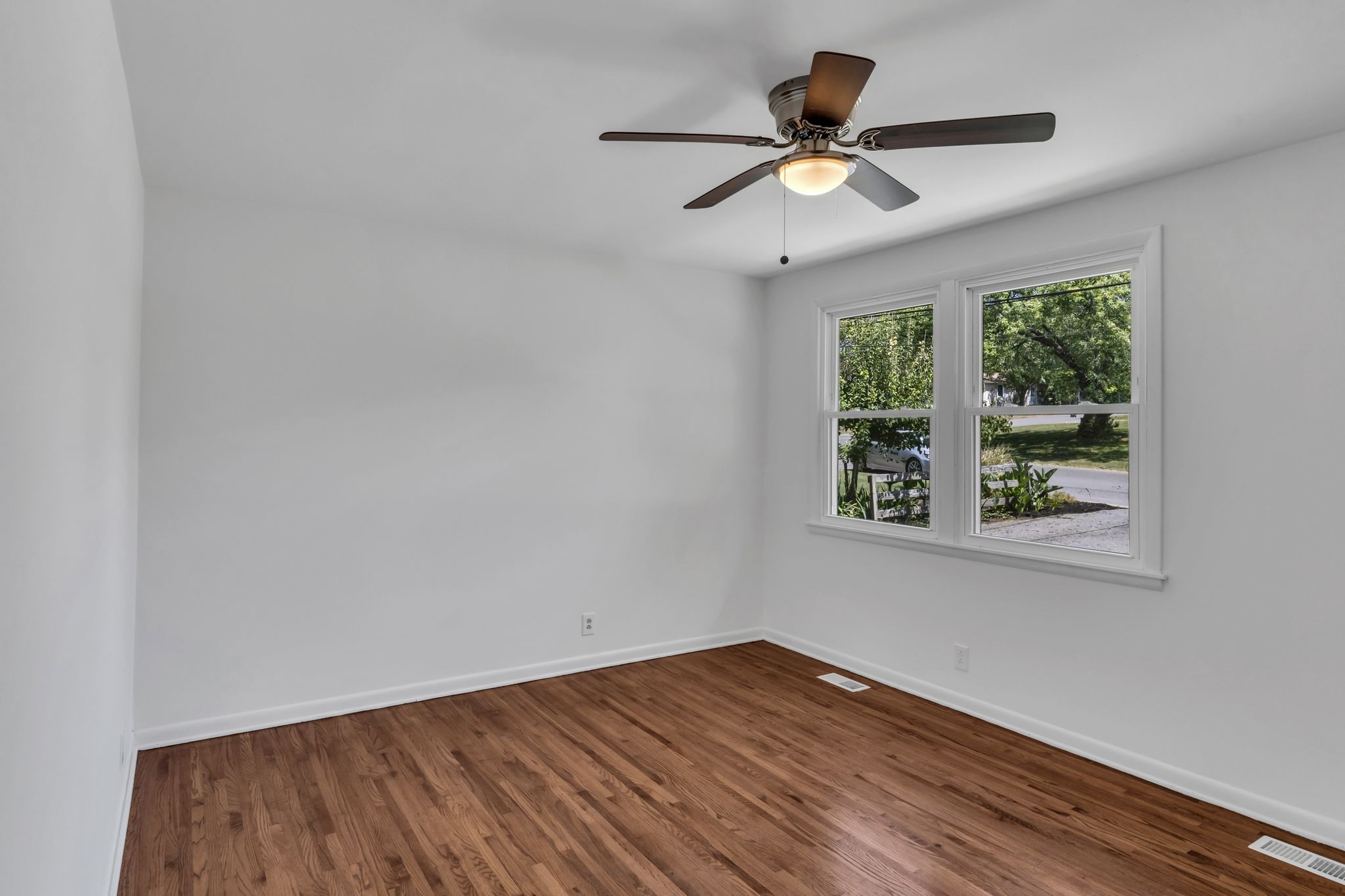 Image 6 of 32 For 1008 Silver Springs Boulevard
