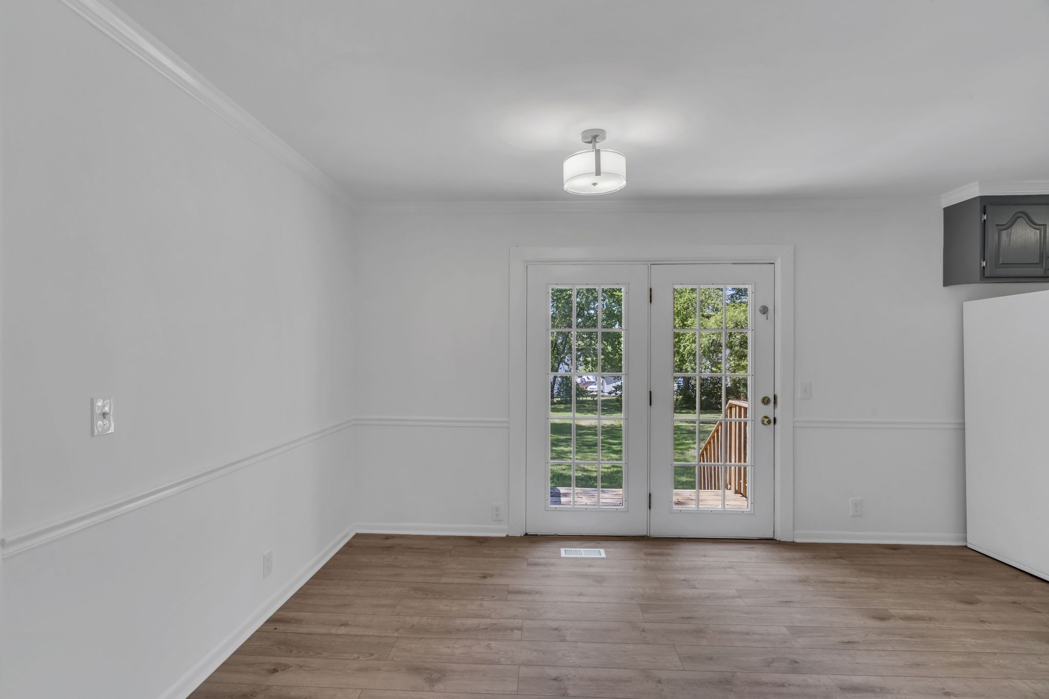 Image 7 of 32 For 1008 Silver Springs Boulevard
