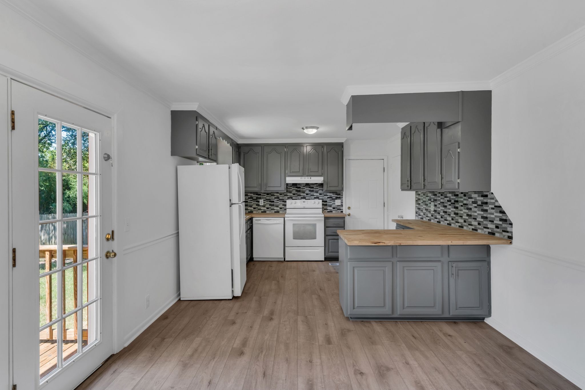 Image 9 of 32 For 1008 Silver Springs Boulevard