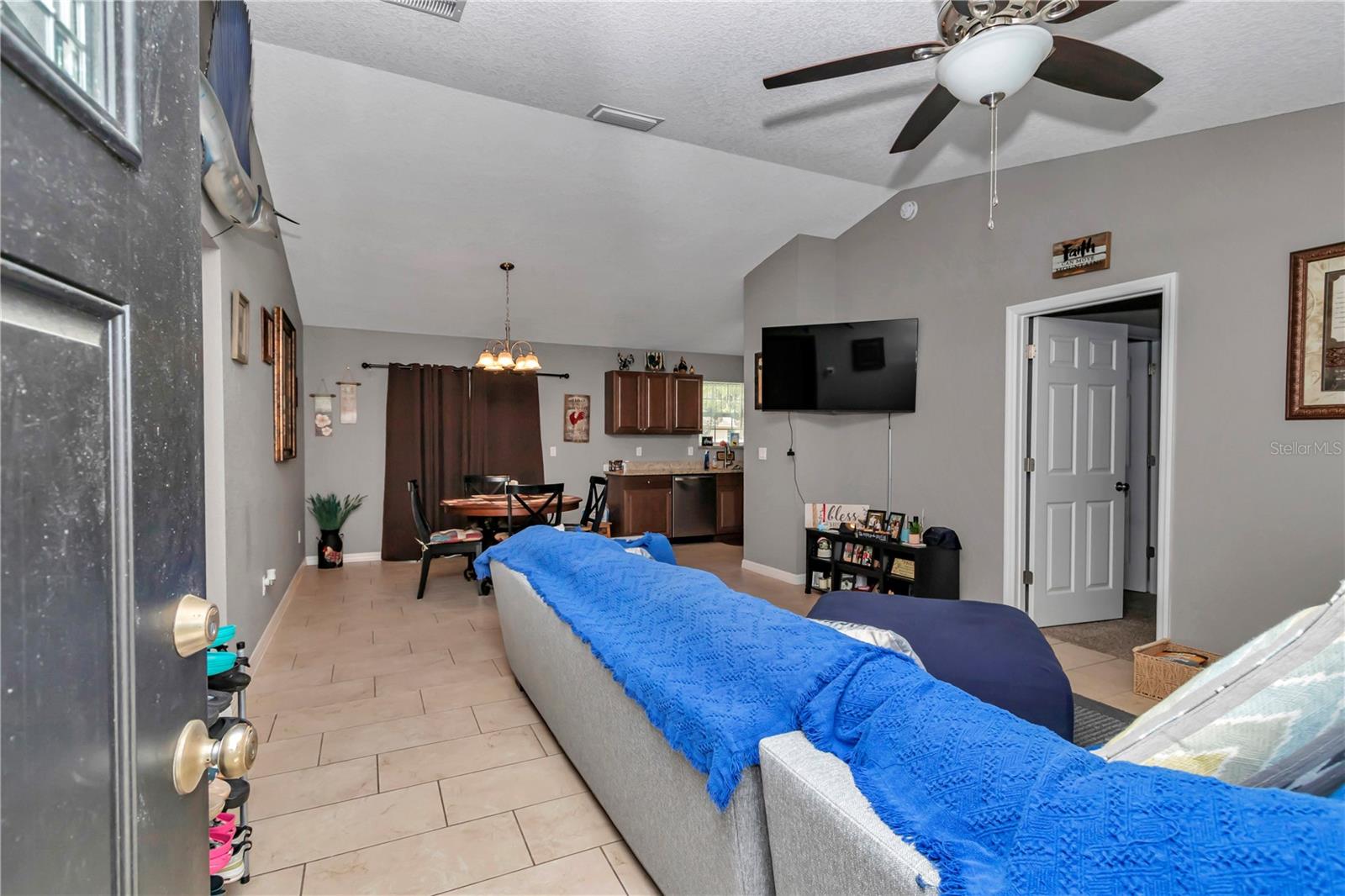 Image 18 of 46 For 5056 61st Avenue