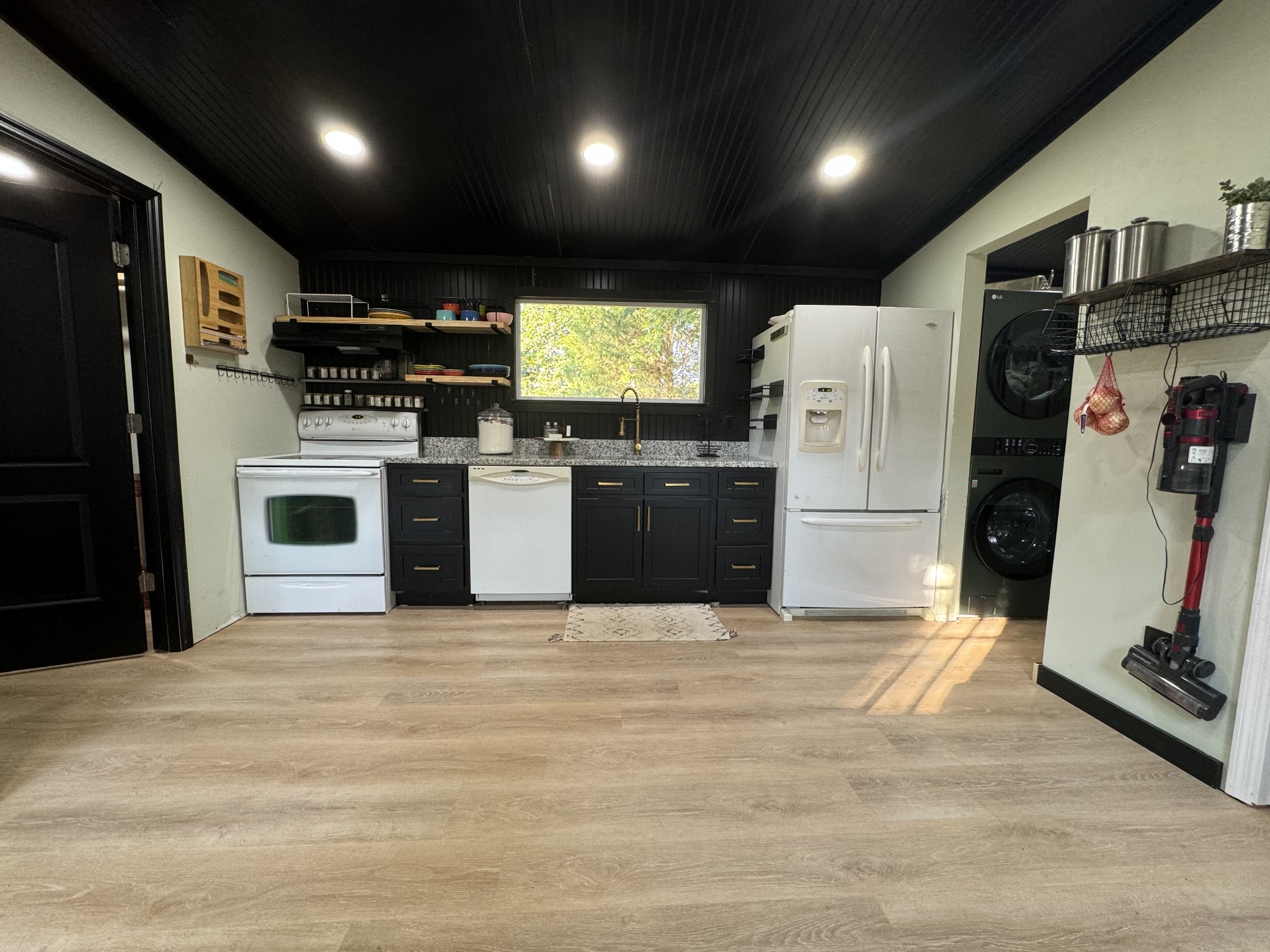 Image 4 of 46 For 5056 61st Avenue