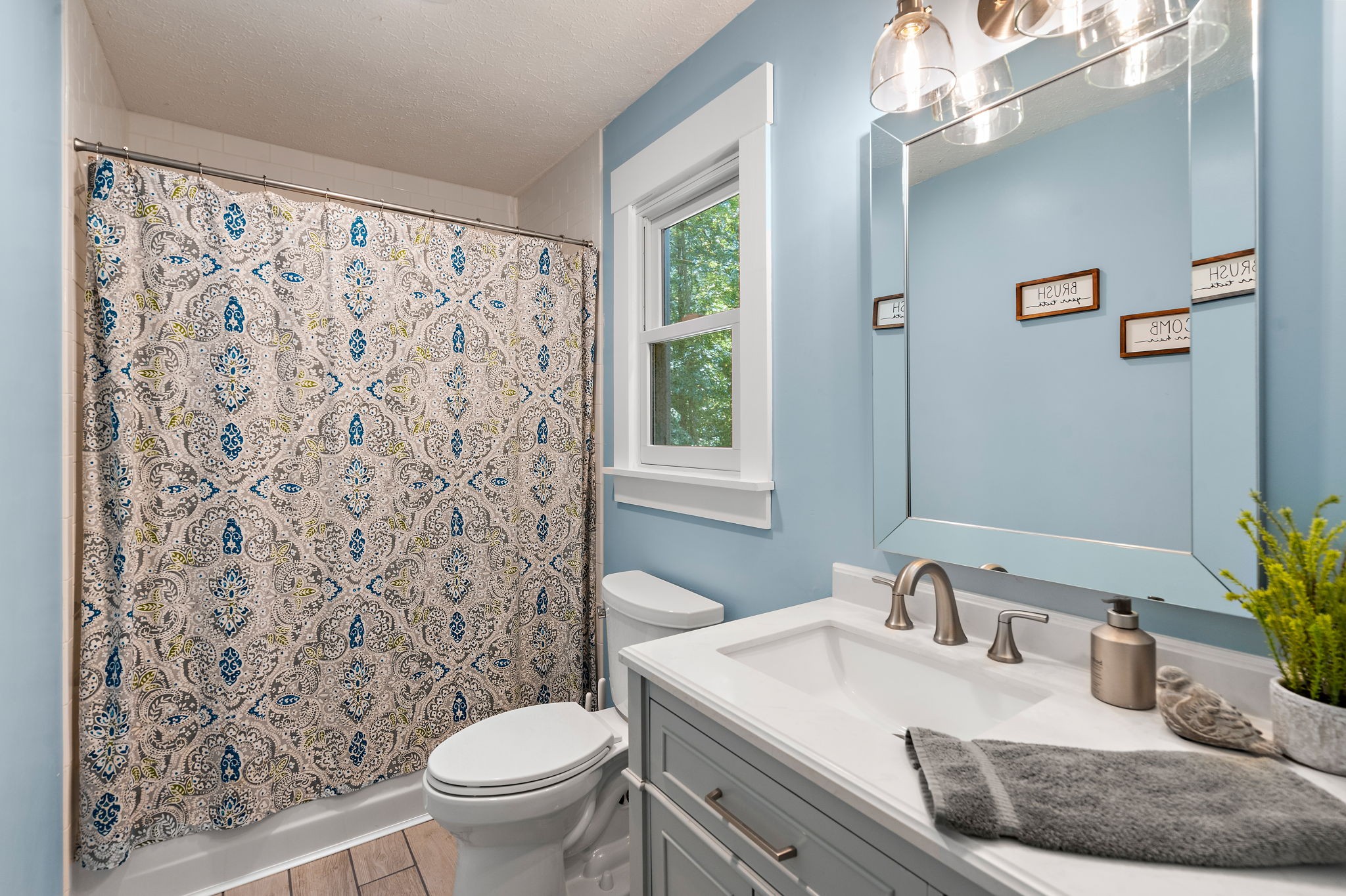 Image 20 of 28 For 137 Juniper Loop