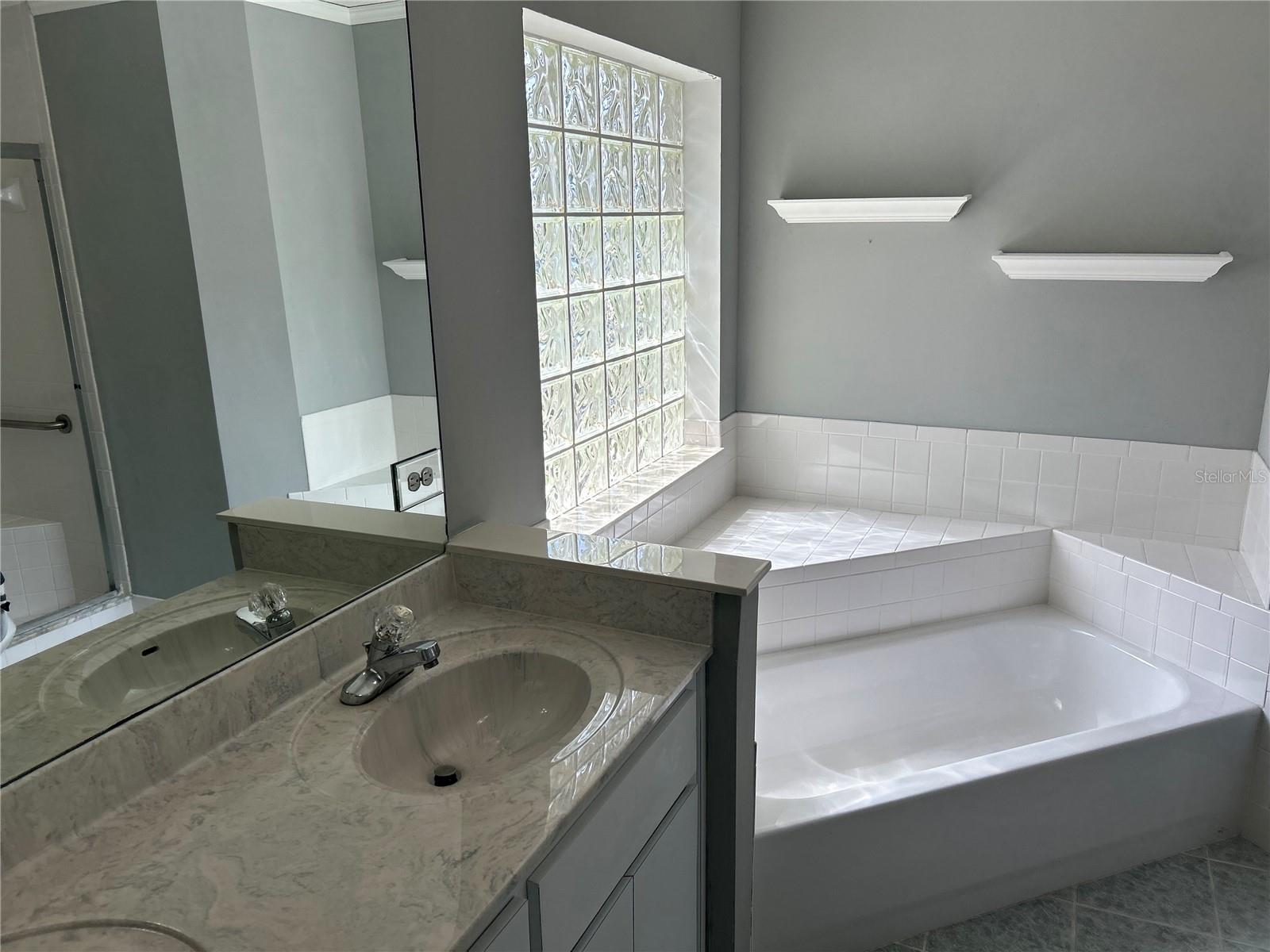 Listing photo id 9 for 11014 73rd Circle