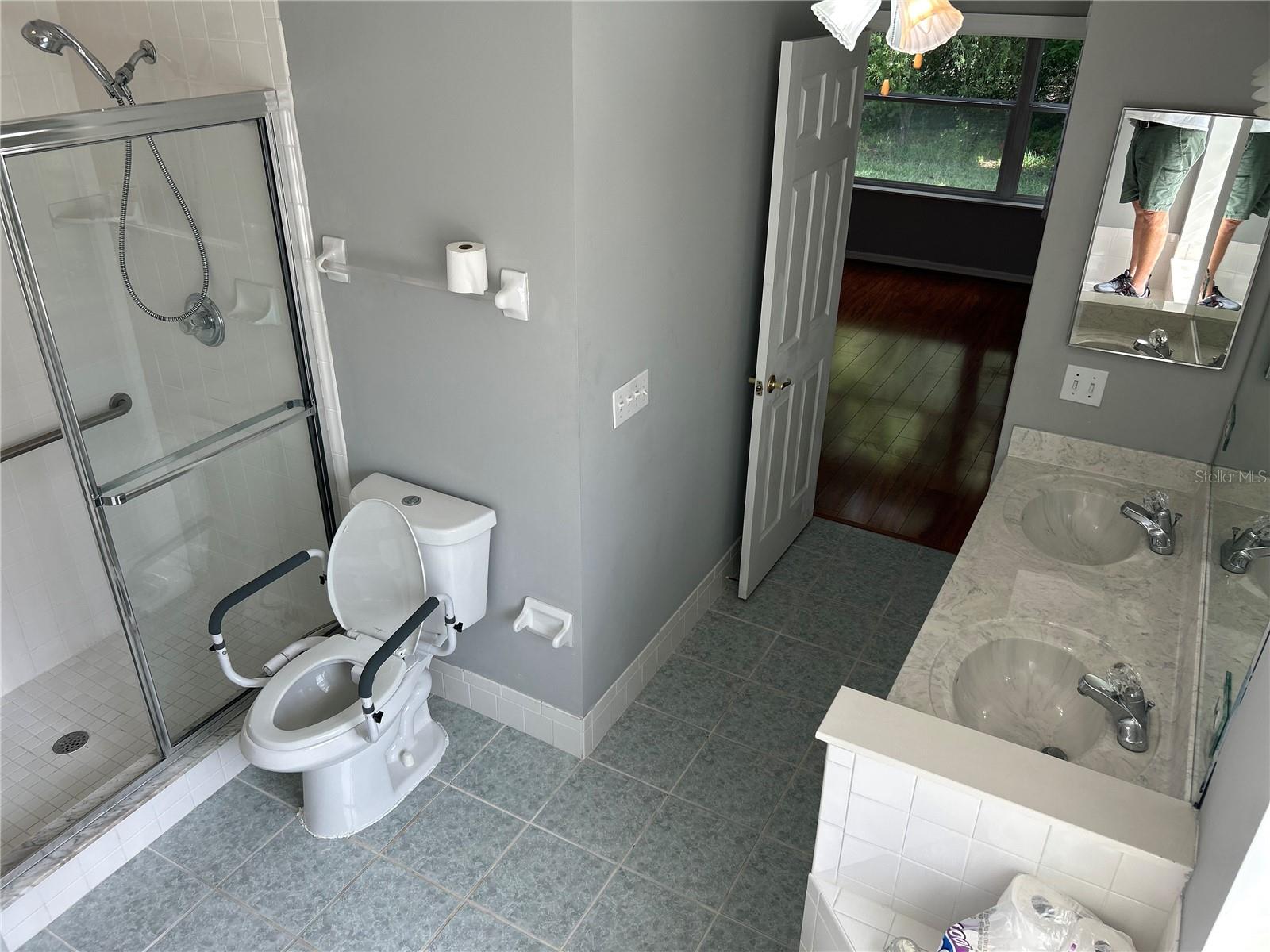 Listing photo id 10 for 11014 73rd Circle