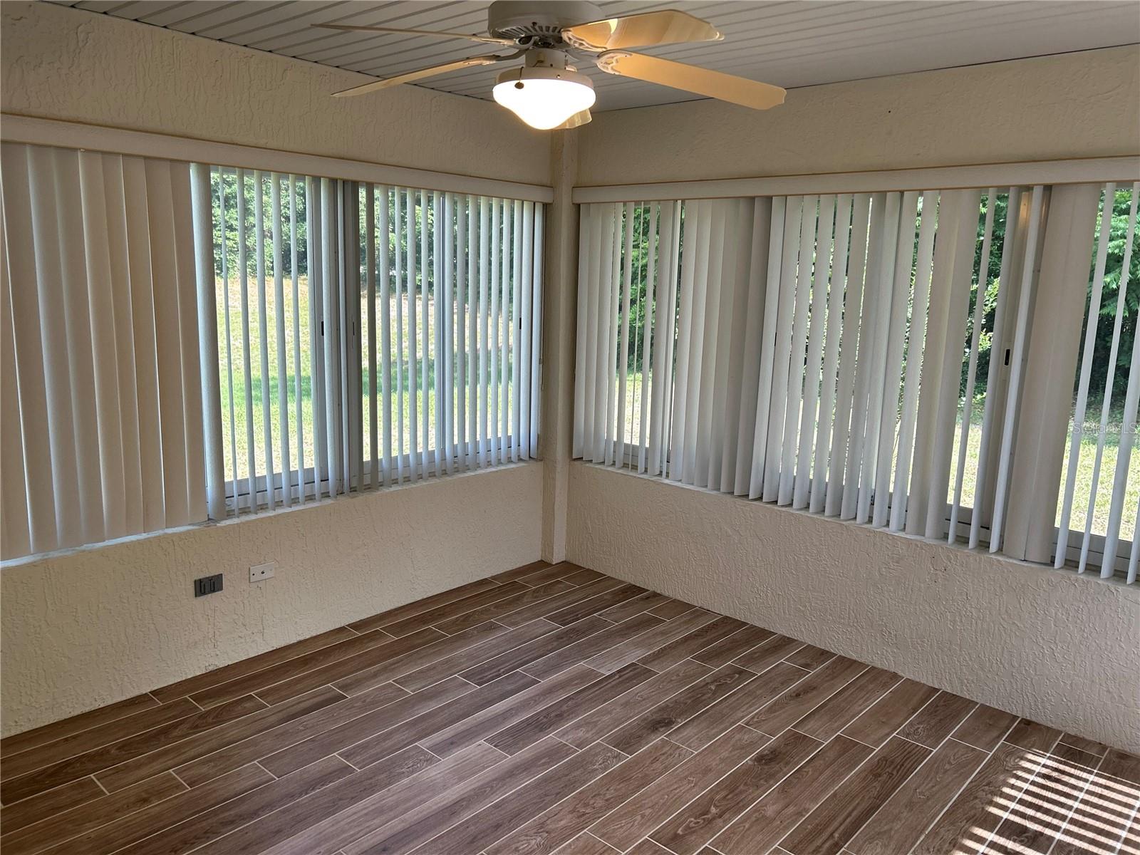 Listing photo id 18 for 11014 73rd Circle