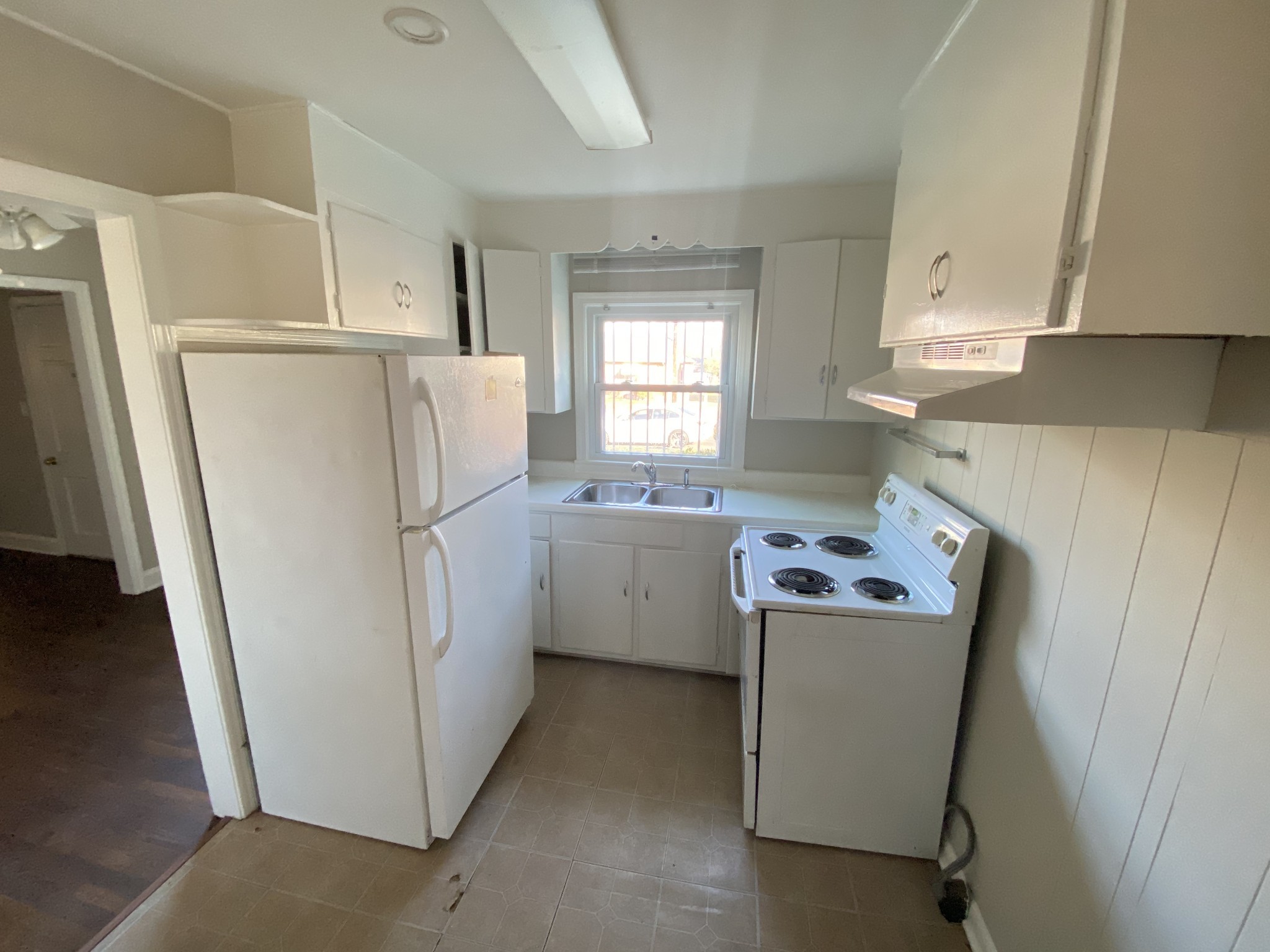 Listing photo id 3 for 11014 73rd Circle