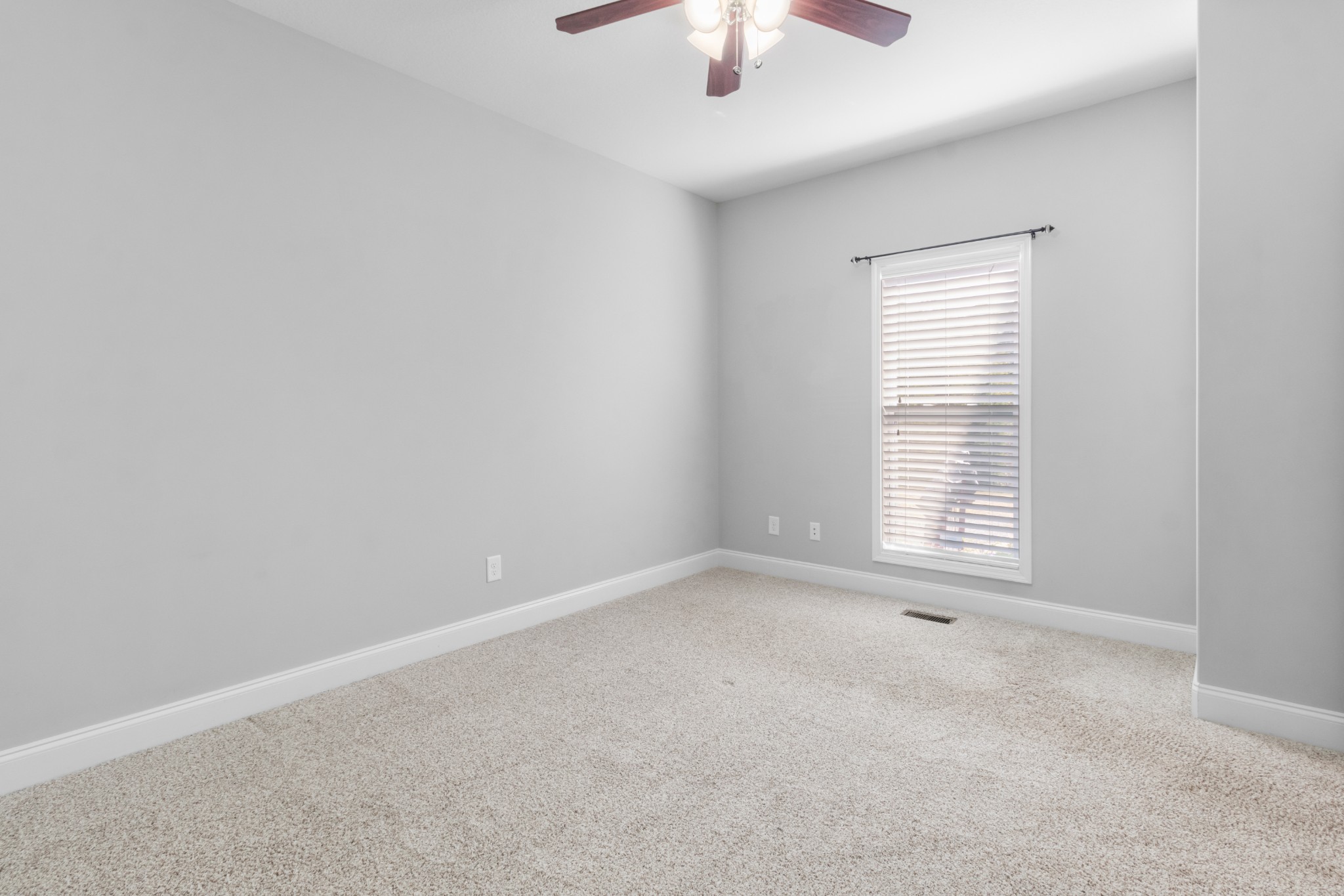 Image 23 of 92 For 4450 216th Avenue