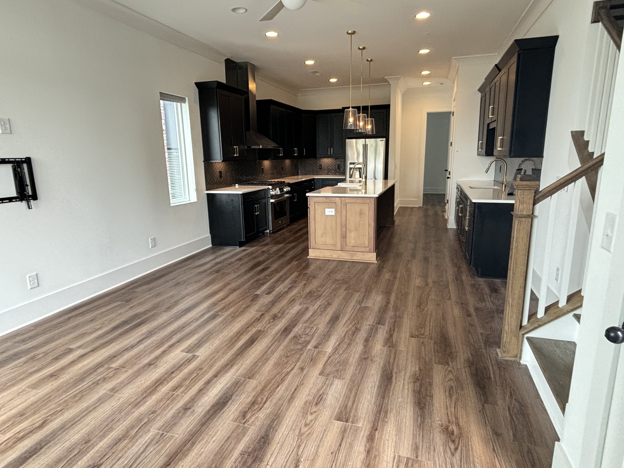 Image 3 of 28 For 707-709 26th Street
