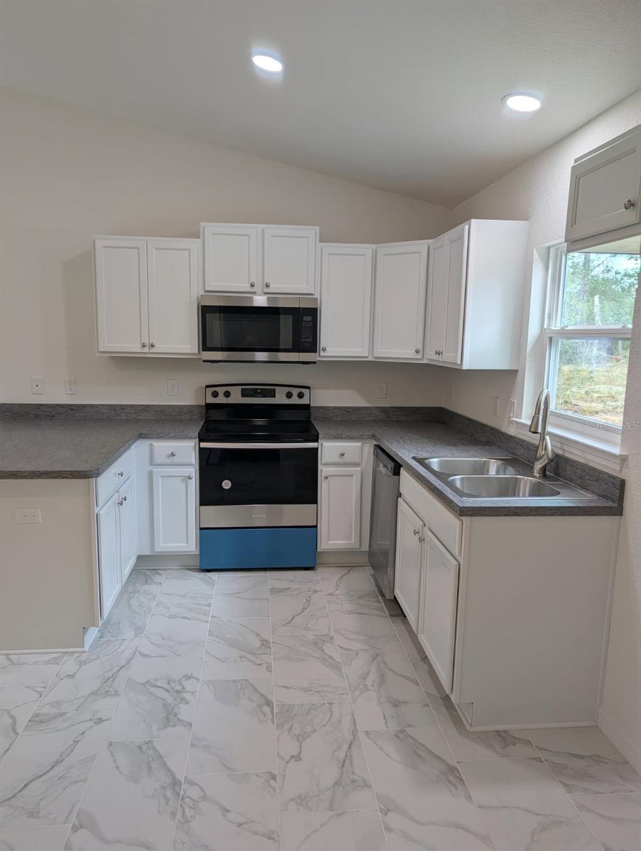Image 3 of 7 For 10851 136th Avenue