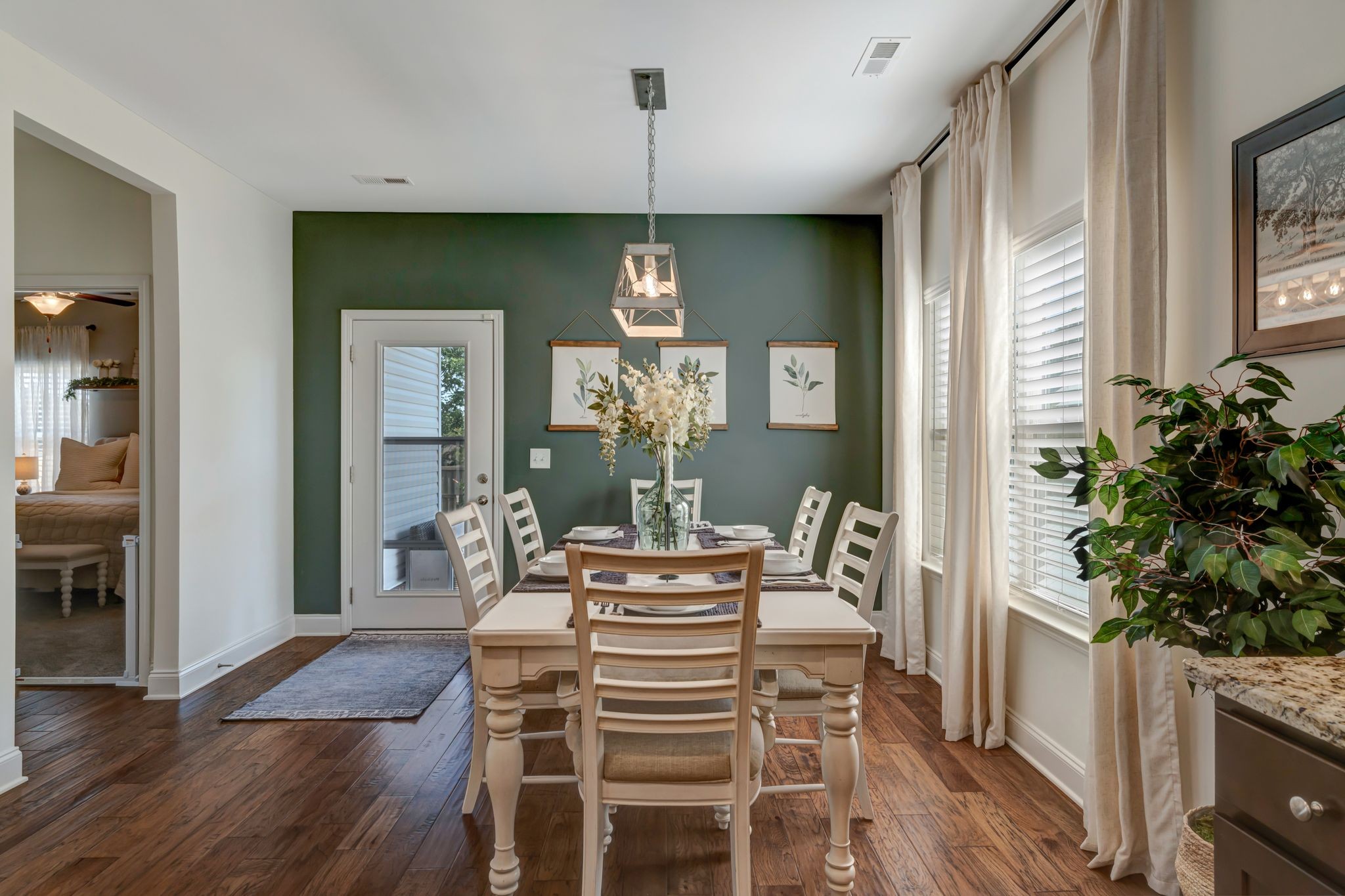 Listing photo id 8 for 875 Ludlum Street