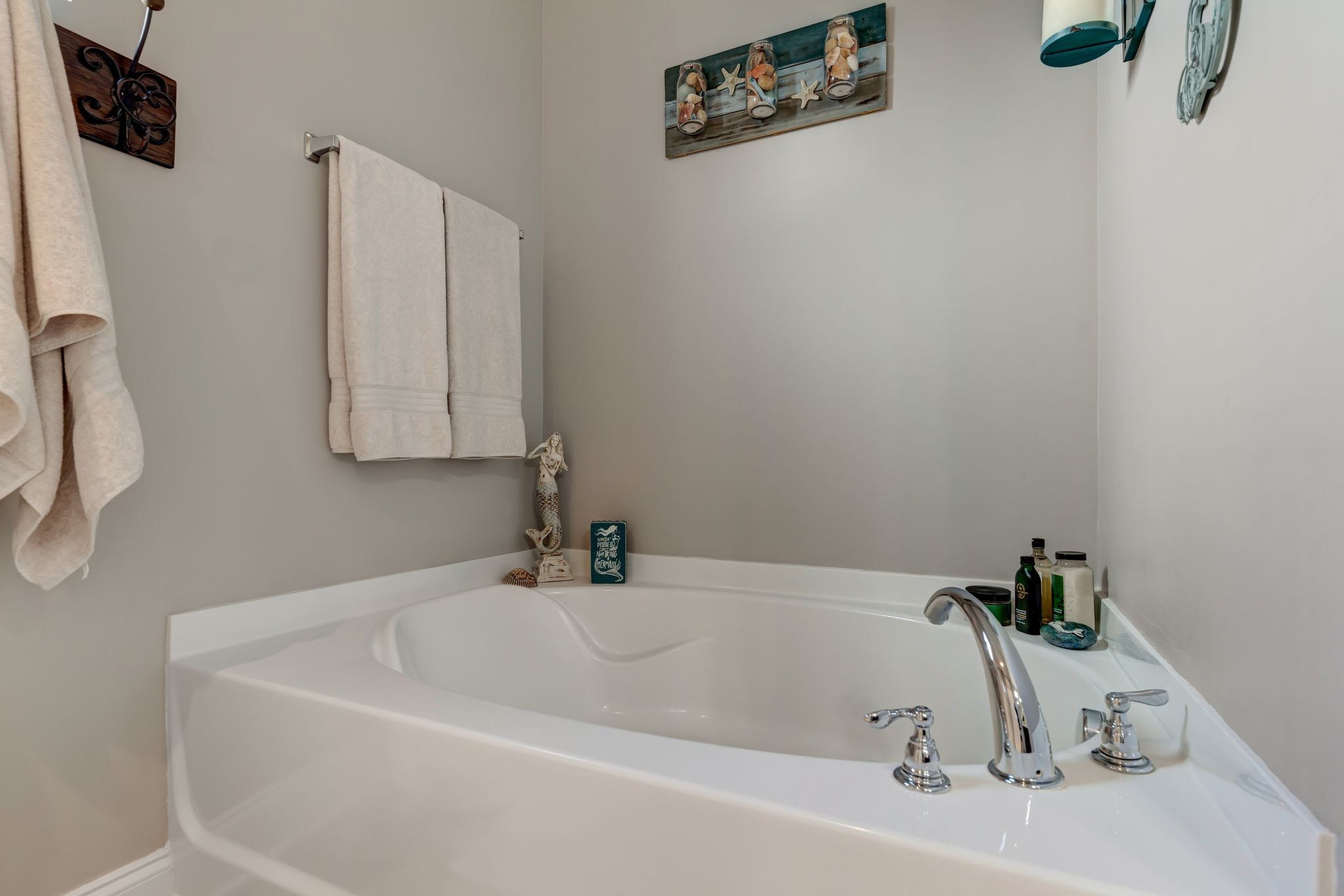 Listing photo id 15 for 875 Ludlum Street