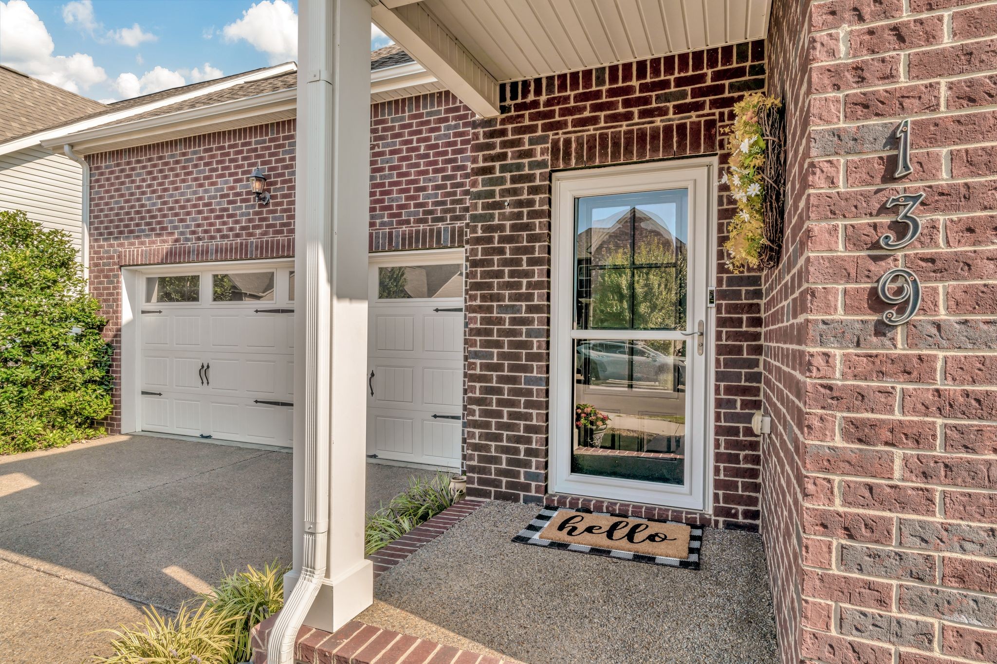 Listing photo id 0 for 875 Ludlum Street