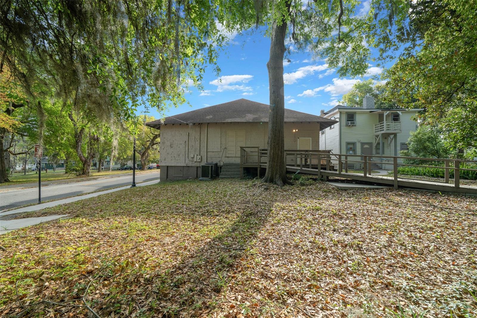 Image 47 of 89 For 118 Tuscawilla Avenue
