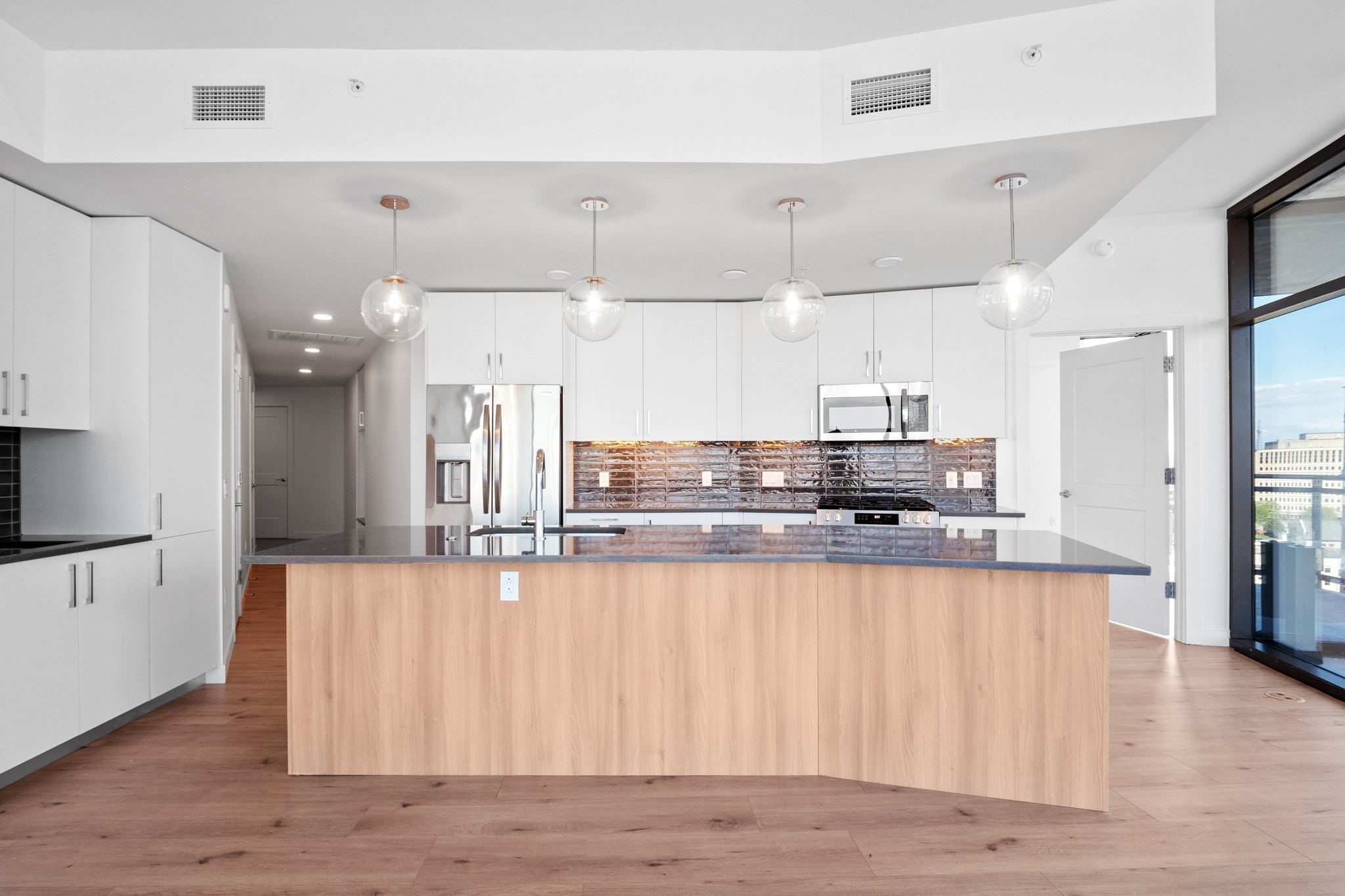 Image 7 of 22 For 1521 12th Avenue 800