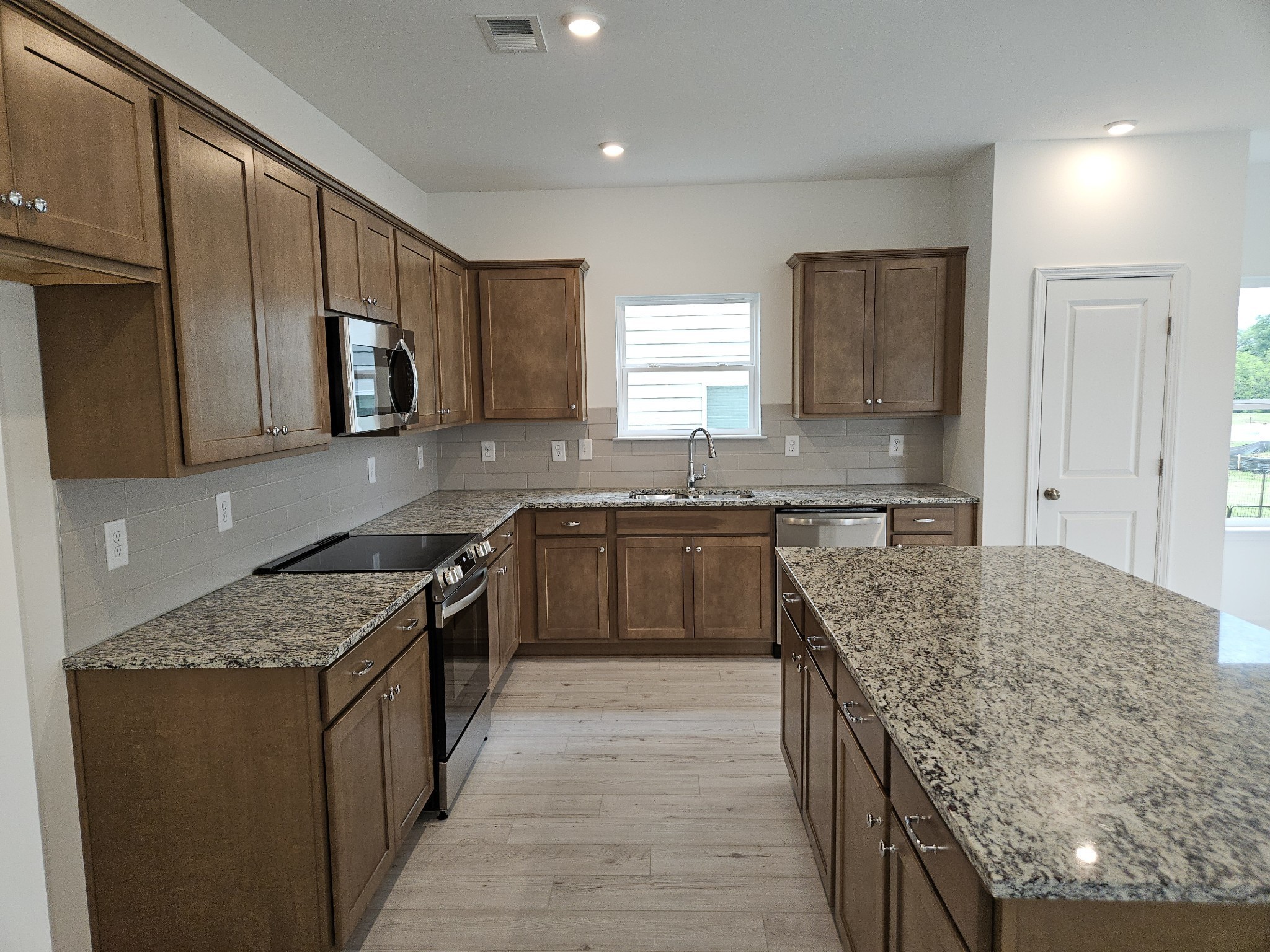 Image 9 of 49 For 4480 110th Avenue