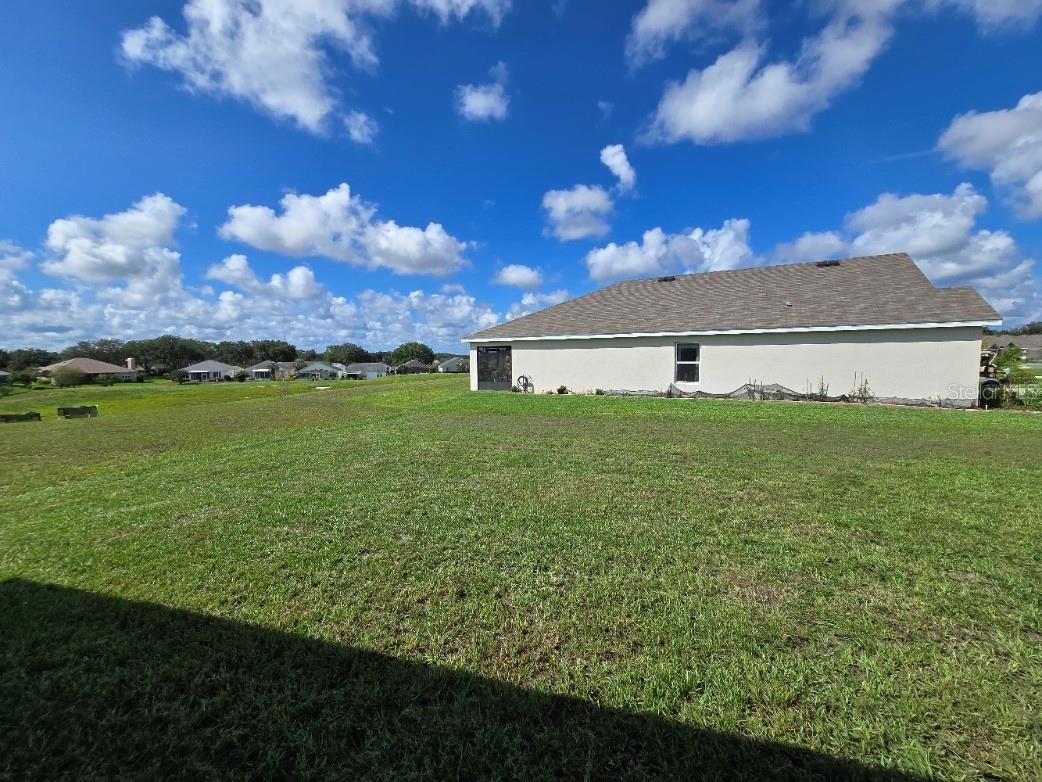 Listing photo id 30 for 422 Putting Green Court