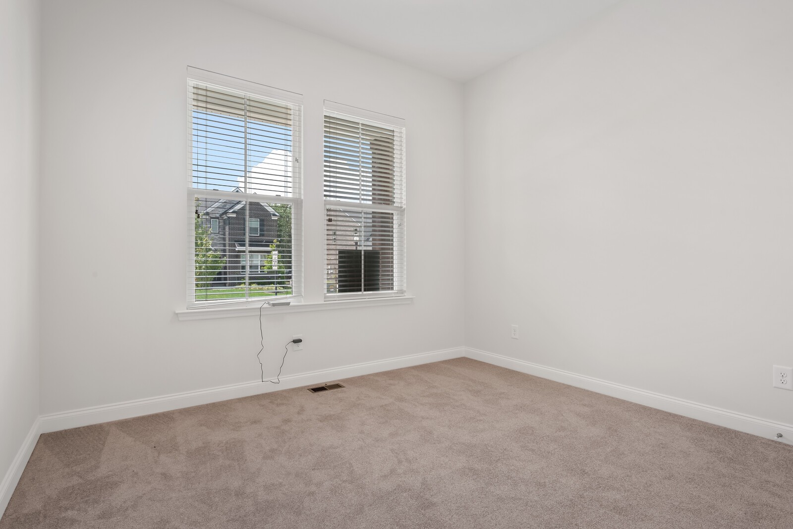 Image 5 of 35 For 8126 81st Loop