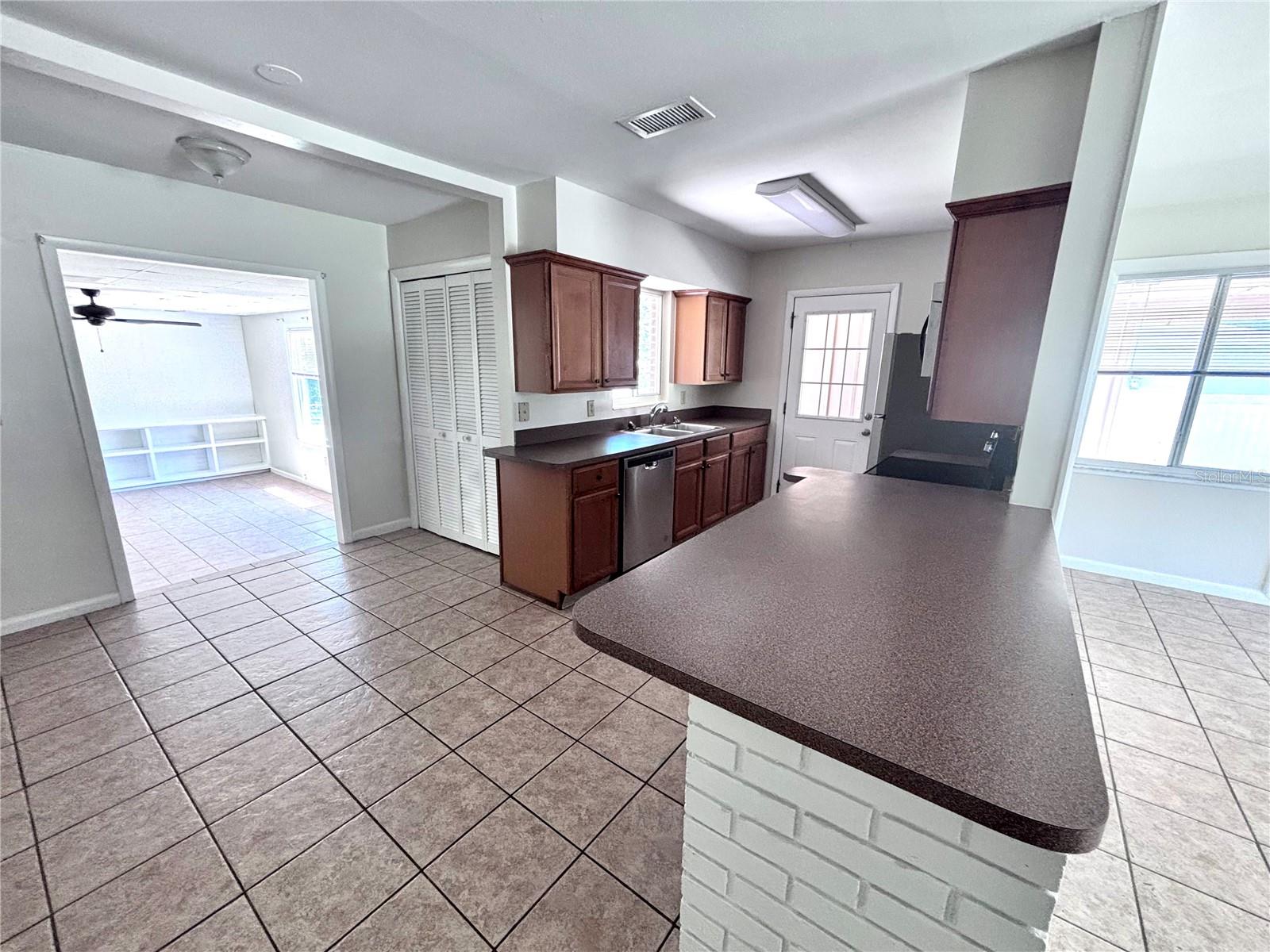 Image 3 of 18 For 649 33rd Avenue