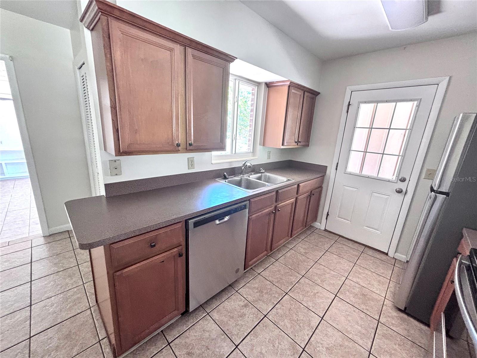 Image 4 of 18 For 649 33rd Avenue