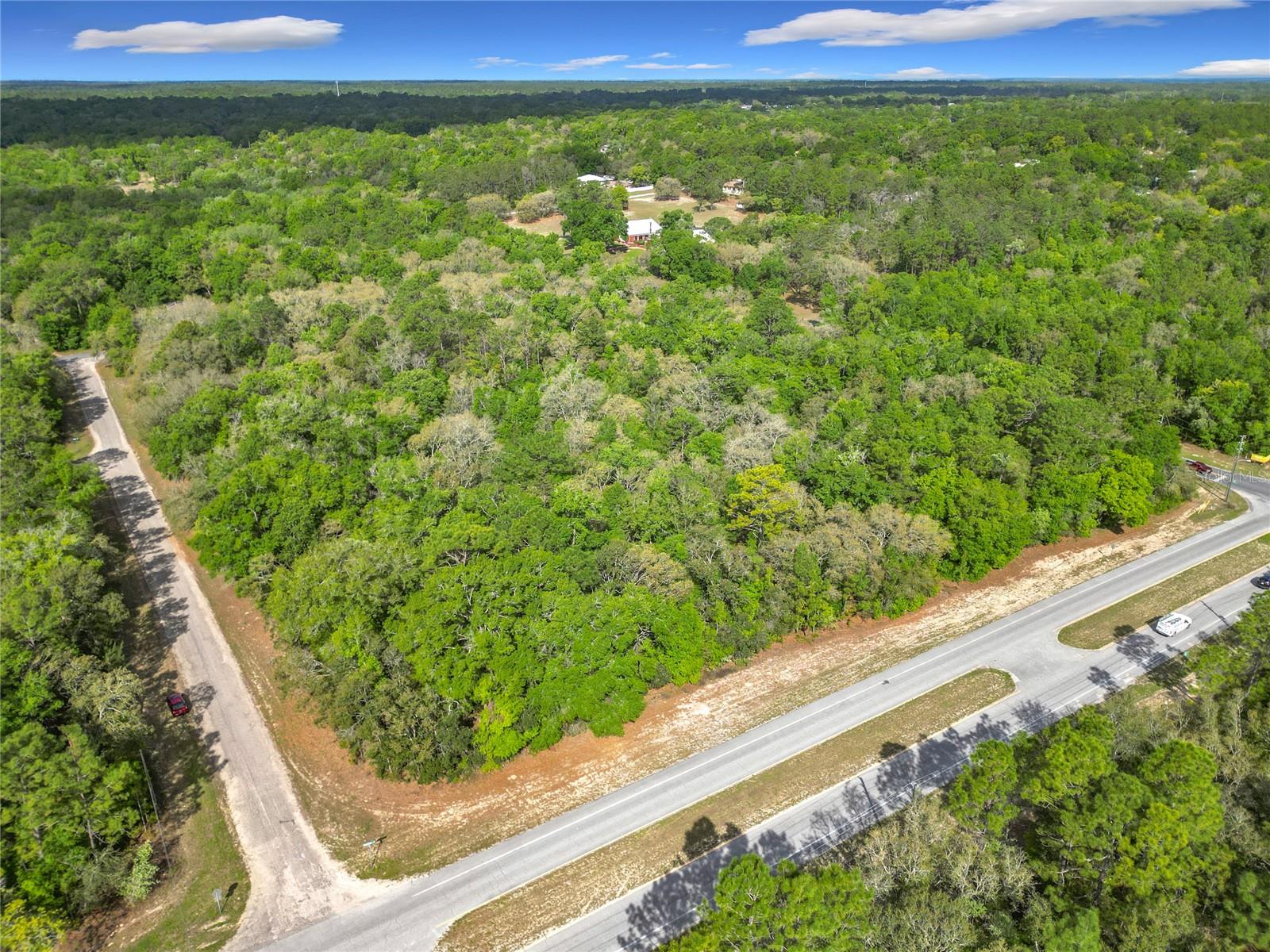 Listing photo id 15 for 8808 Deltona Boulevard